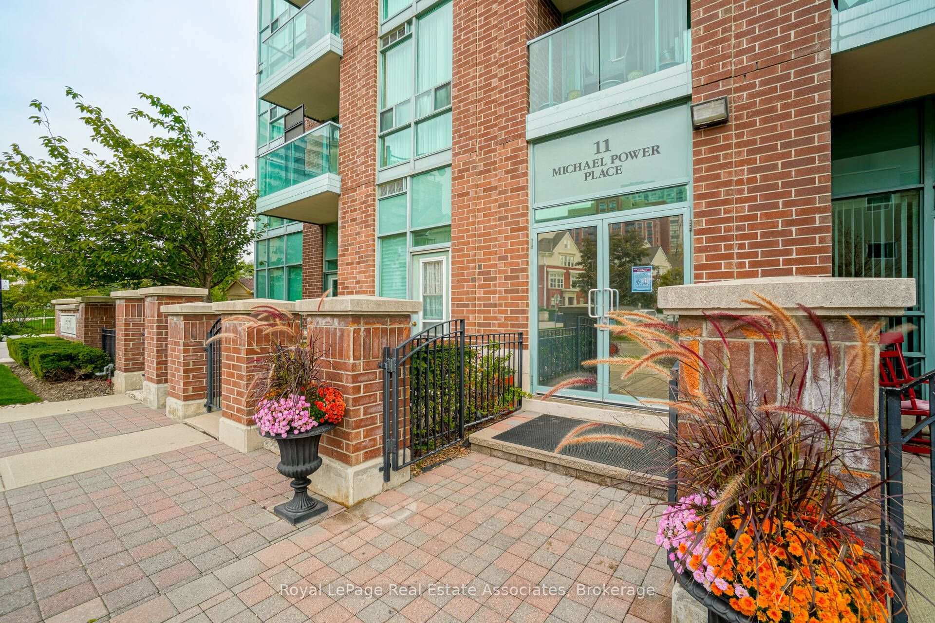 Photo 3 of Unit 306, 11 Michael Power Place, Etobicoke, Islington-City Centre West — HOMEH