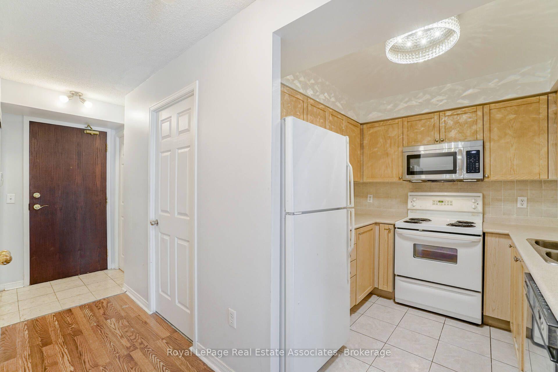 Photo 8 of Unit 306, 11 Michael Power Place, Etobicoke, Islington-City Centre West — HOMEH
