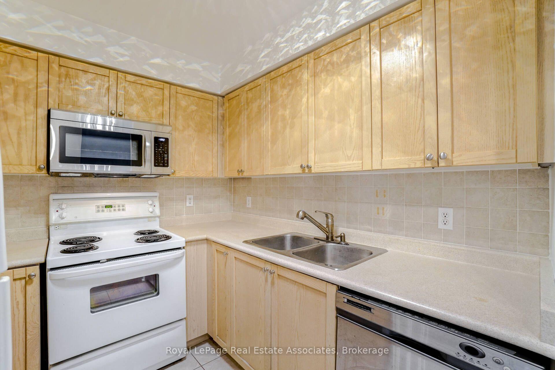Photo 9 of Unit 306, 11 Michael Power Place, Etobicoke, Islington-City Centre West — HOMEH