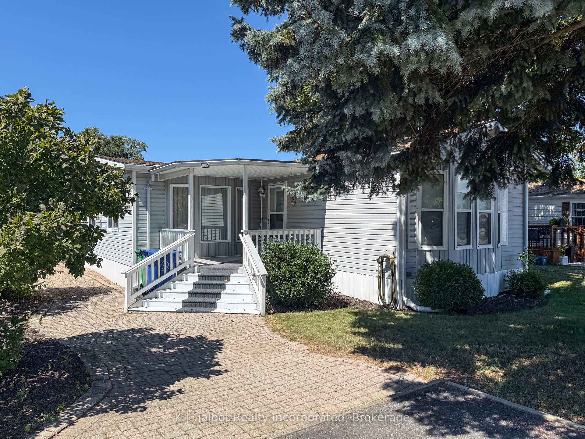 Photo 2 of 55 Algonquin Lane, Ashfield-Colborne-Wawanosh, Colborne — HOMEH