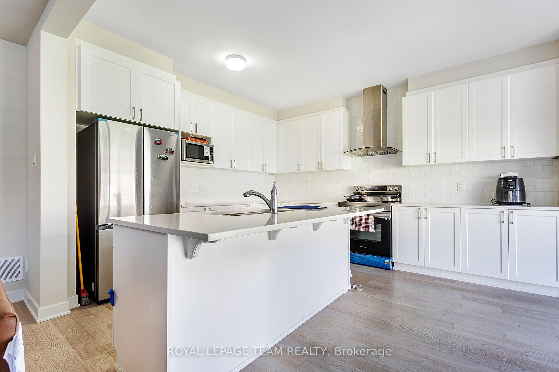 Photo 7 of 1007 Showman Street, Ottawa, Goulbourn Twp From Franktown Rd/South To Rideau — HOMEH