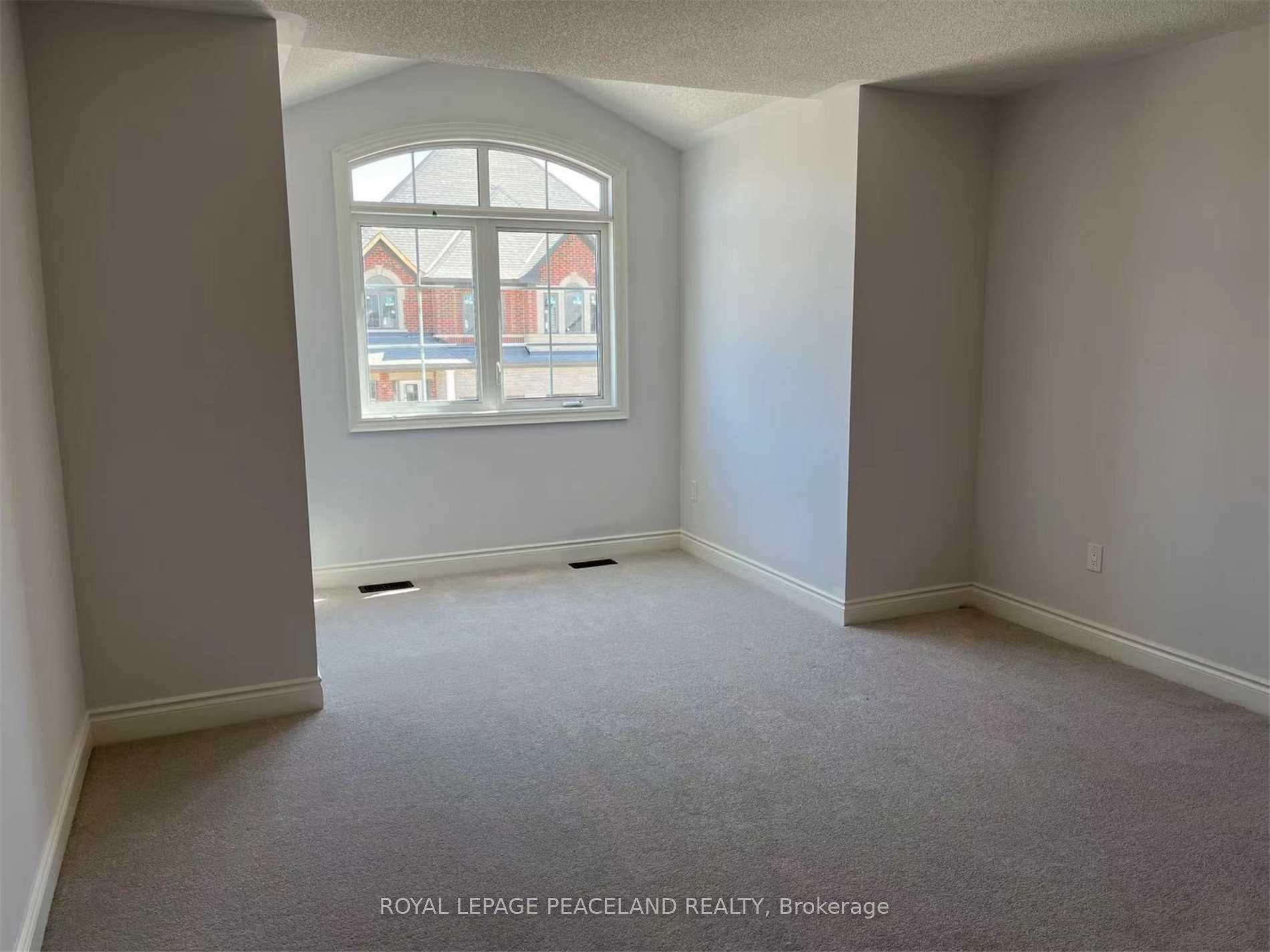 Photo 18 of 27 Ballinger Way, Uxbridge — HOMEH