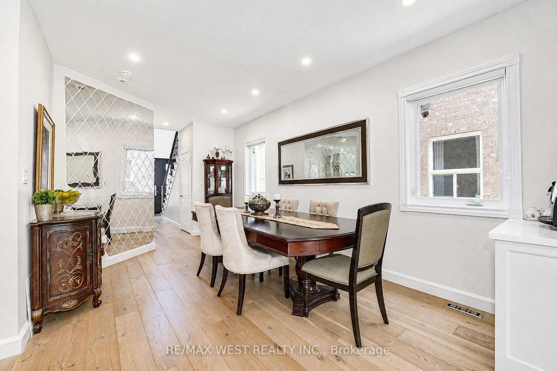 Photo 3 of 139 River Ridge Boulevard, Aurora, Bayview Northeast — HOMEH