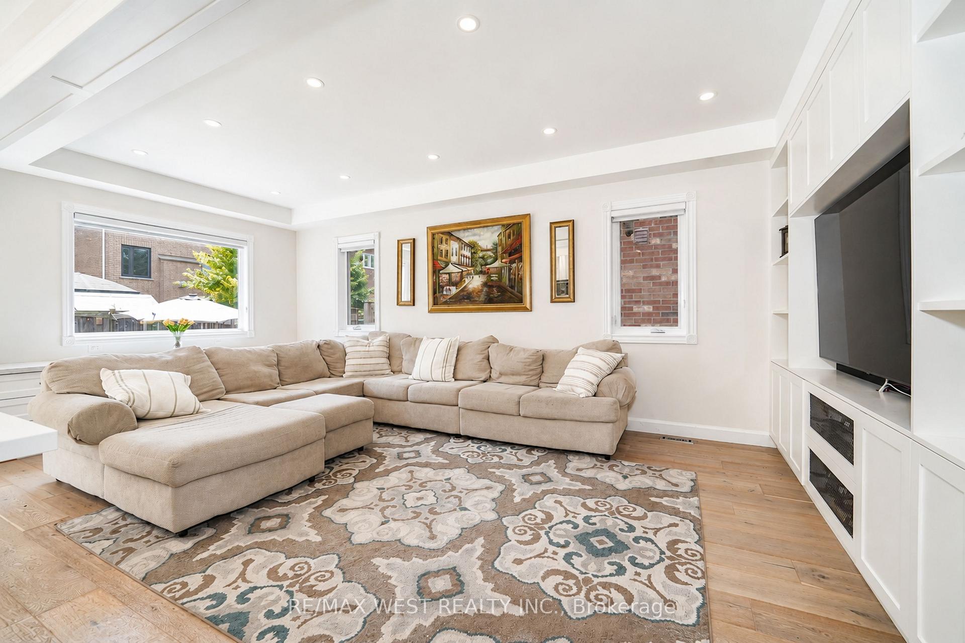 Photo 6 of 139 River Ridge Boulevard, Aurora, Bayview Northeast — HOMEH