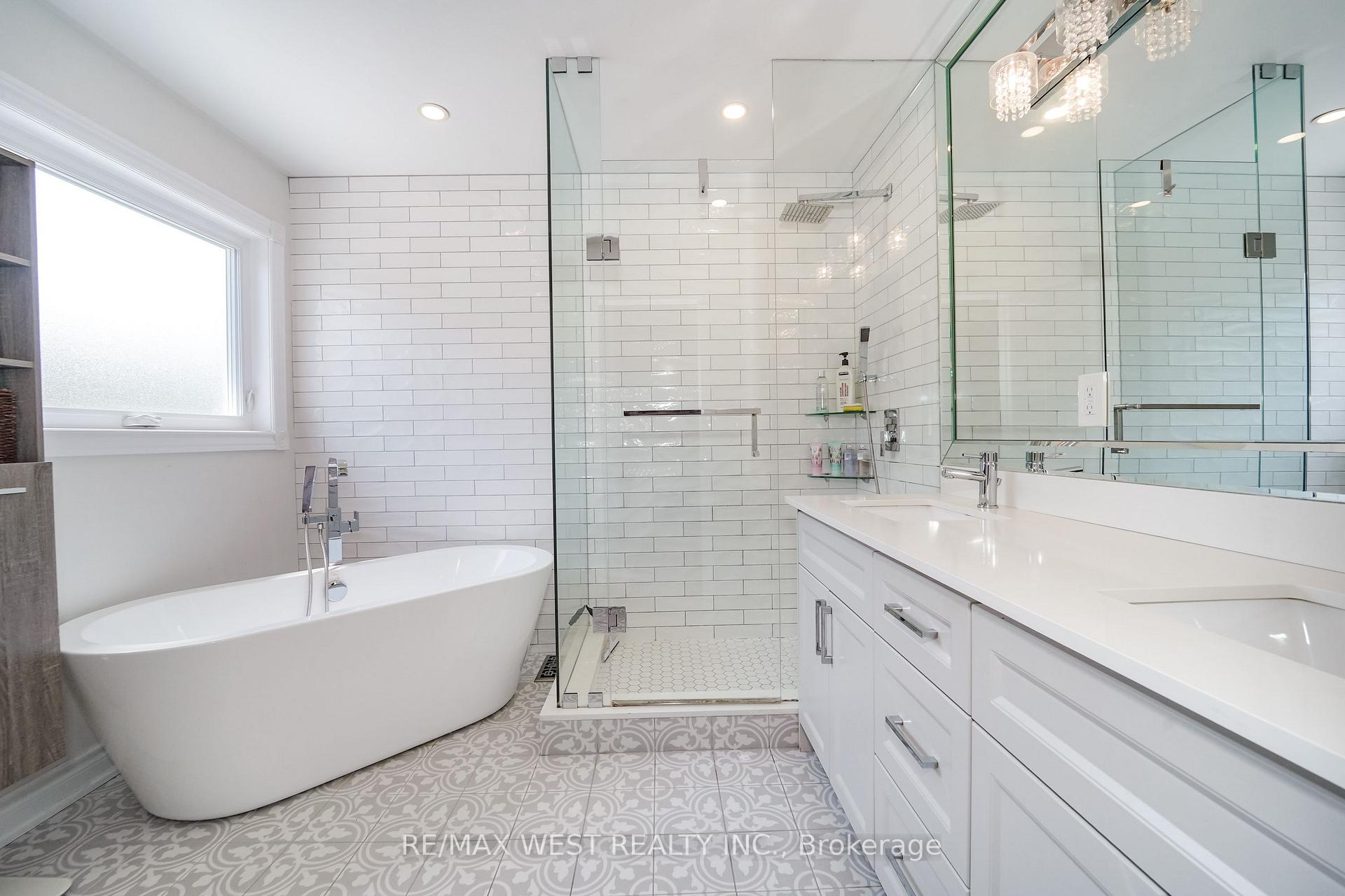 Photo 8 of 139 River Ridge Boulevard, Aurora, Bayview Northeast — HOMEH