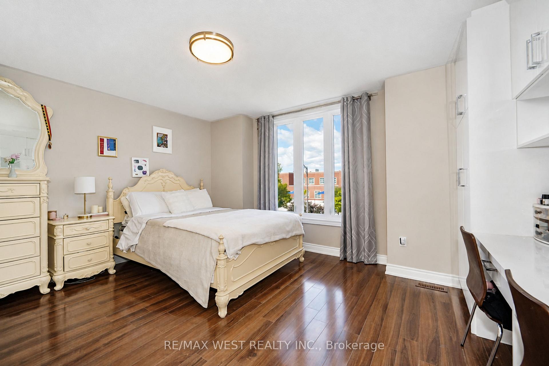 Photo 9 of 139 River Ridge Boulevard, Aurora, Bayview Northeast — HOMEH