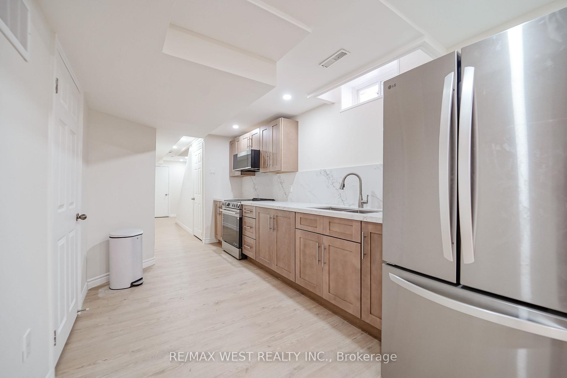Photo 11 of 139 River Ridge Boulevard, Aurora, Bayview Northeast — HOMEH