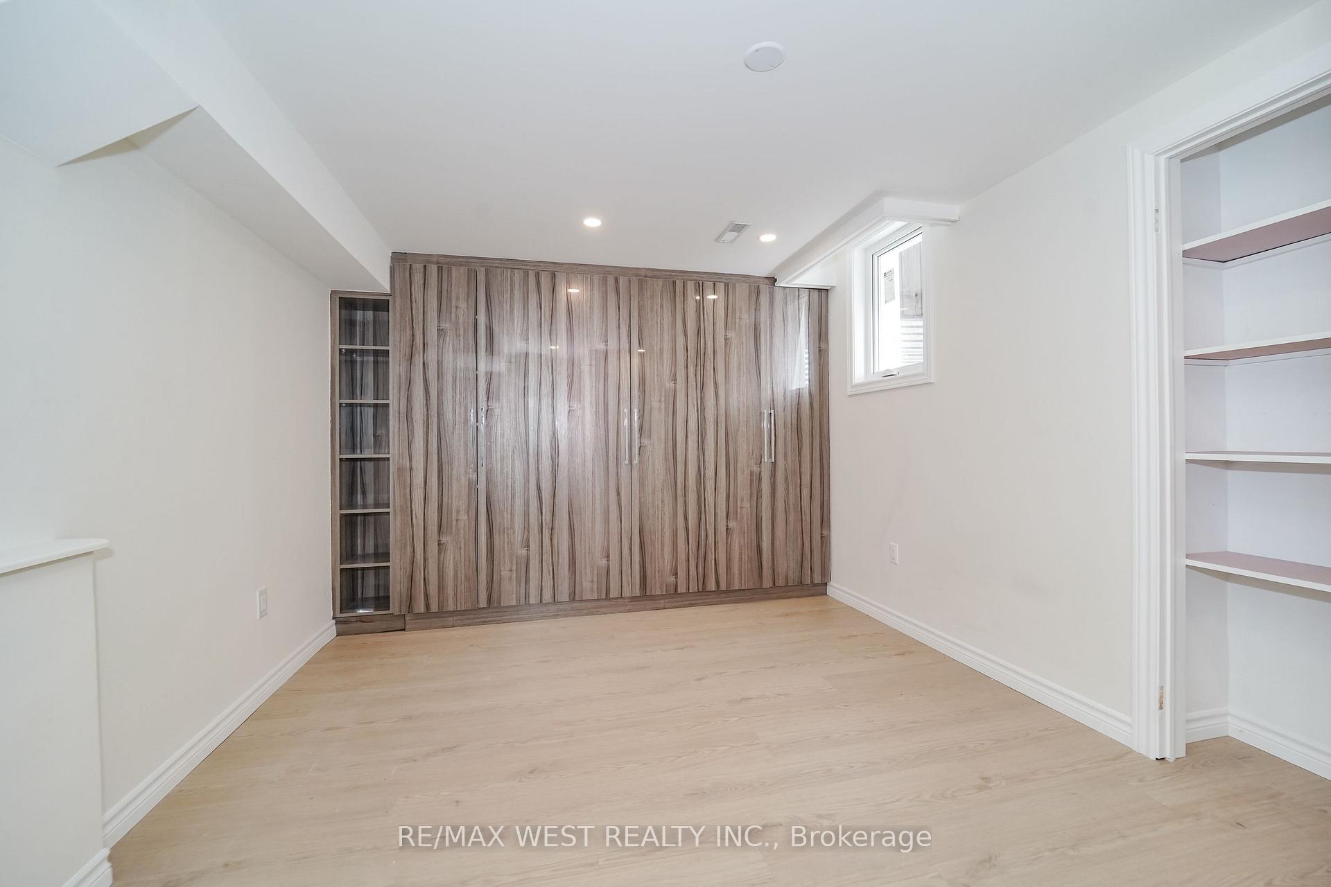 Photo 13 of 139 River Ridge Boulevard, Aurora, Bayview Northeast — HOMEH