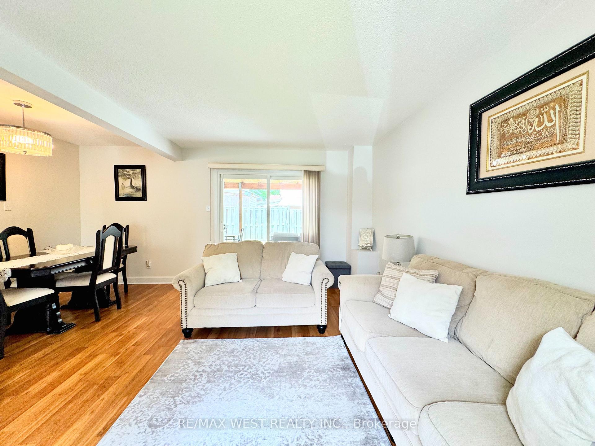 Photo 6 of 10 Hardcastle Court, Brampton, Central Park — HOMEH