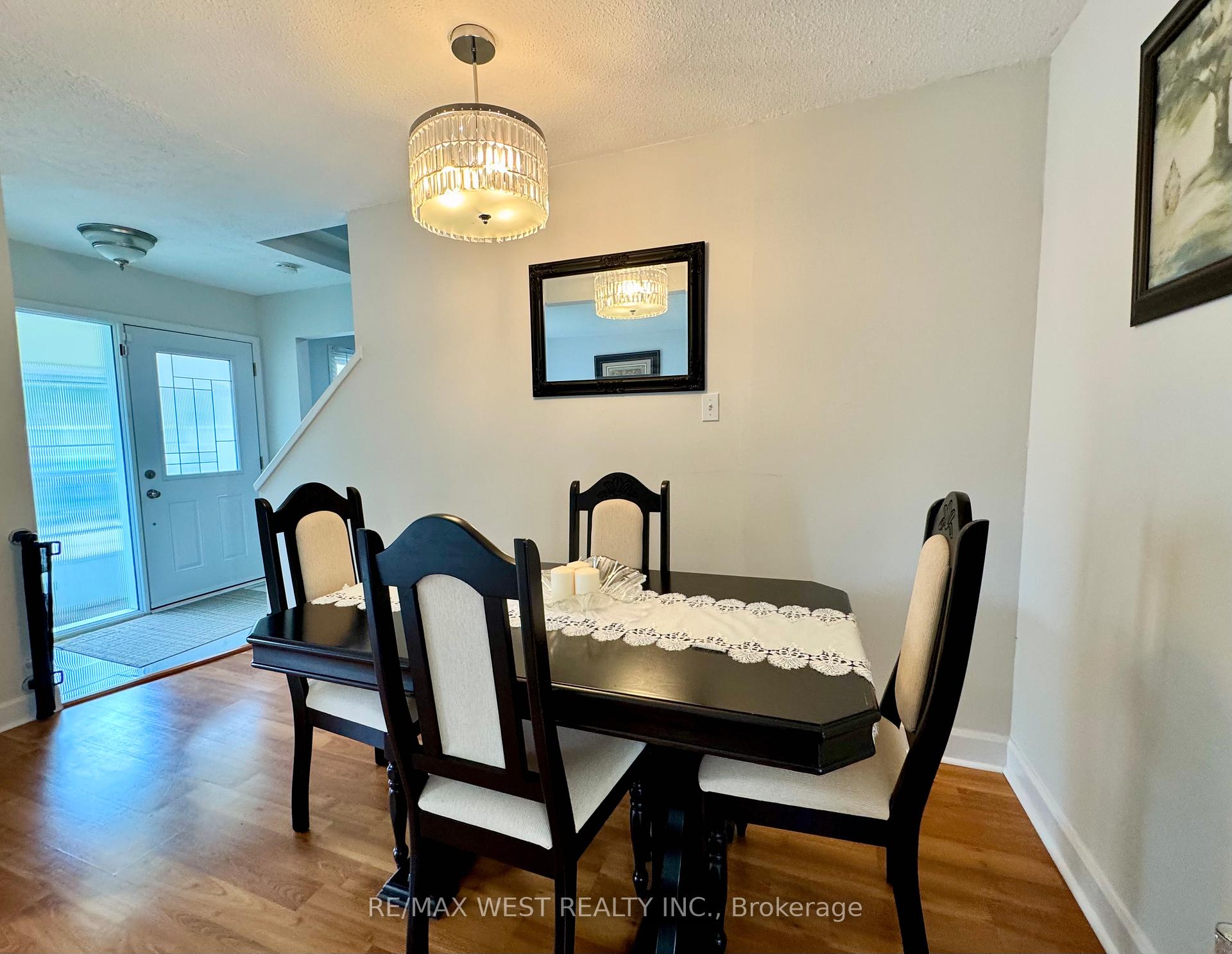 Photo 7 of 10 Hardcastle Court, Brampton, Central Park — HOMEH