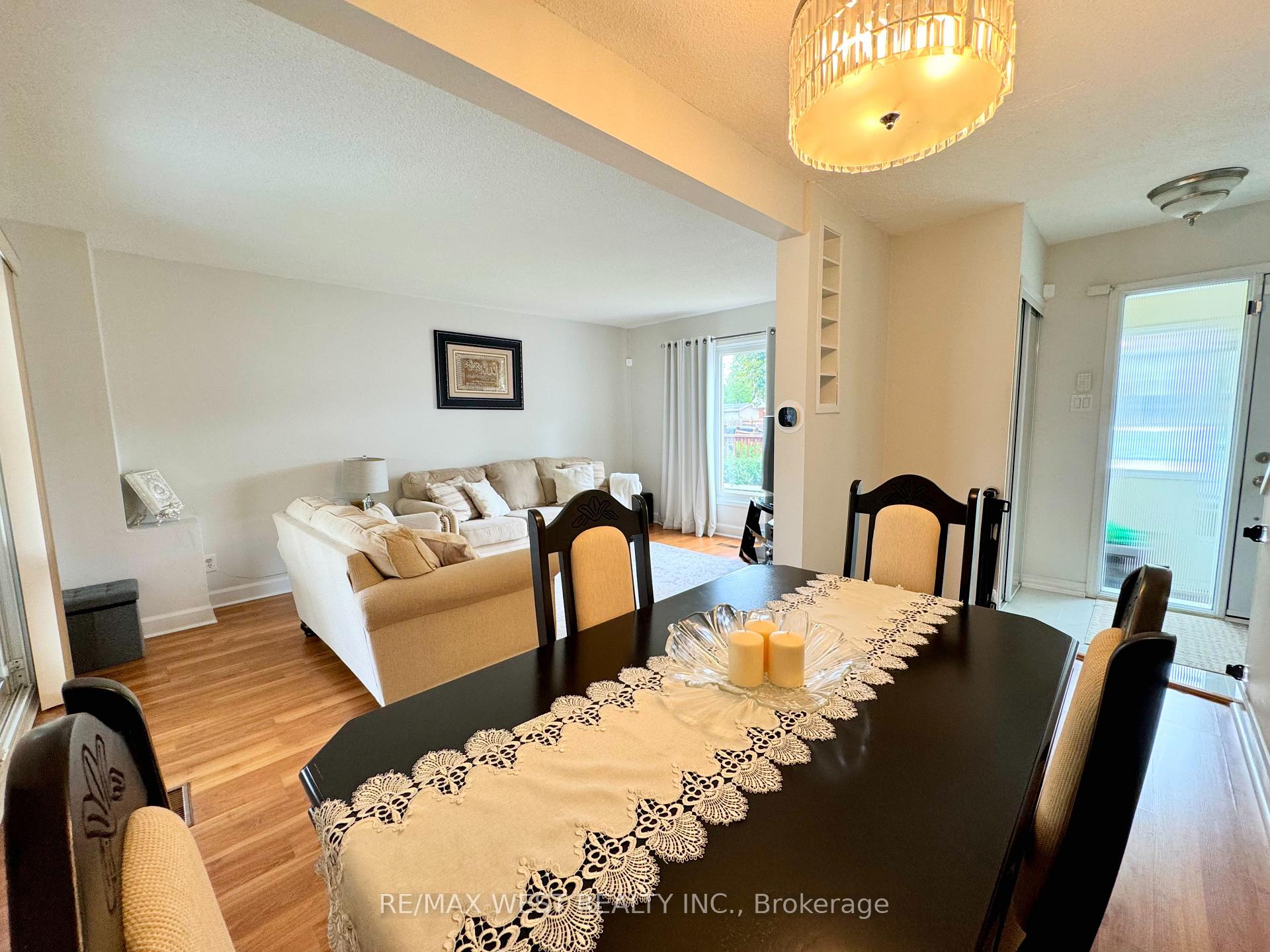 Photo 8 of 10 Hardcastle Court, Brampton, Central Park — HOMEH
