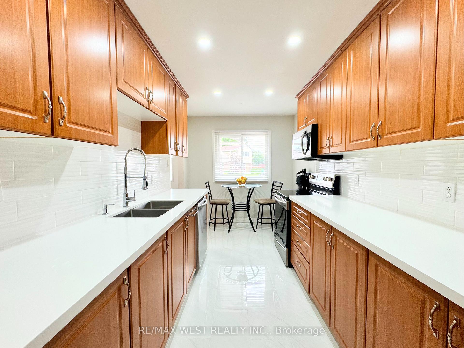Photo 9 of 10 Hardcastle Court, Brampton, Central Park — HOMEH