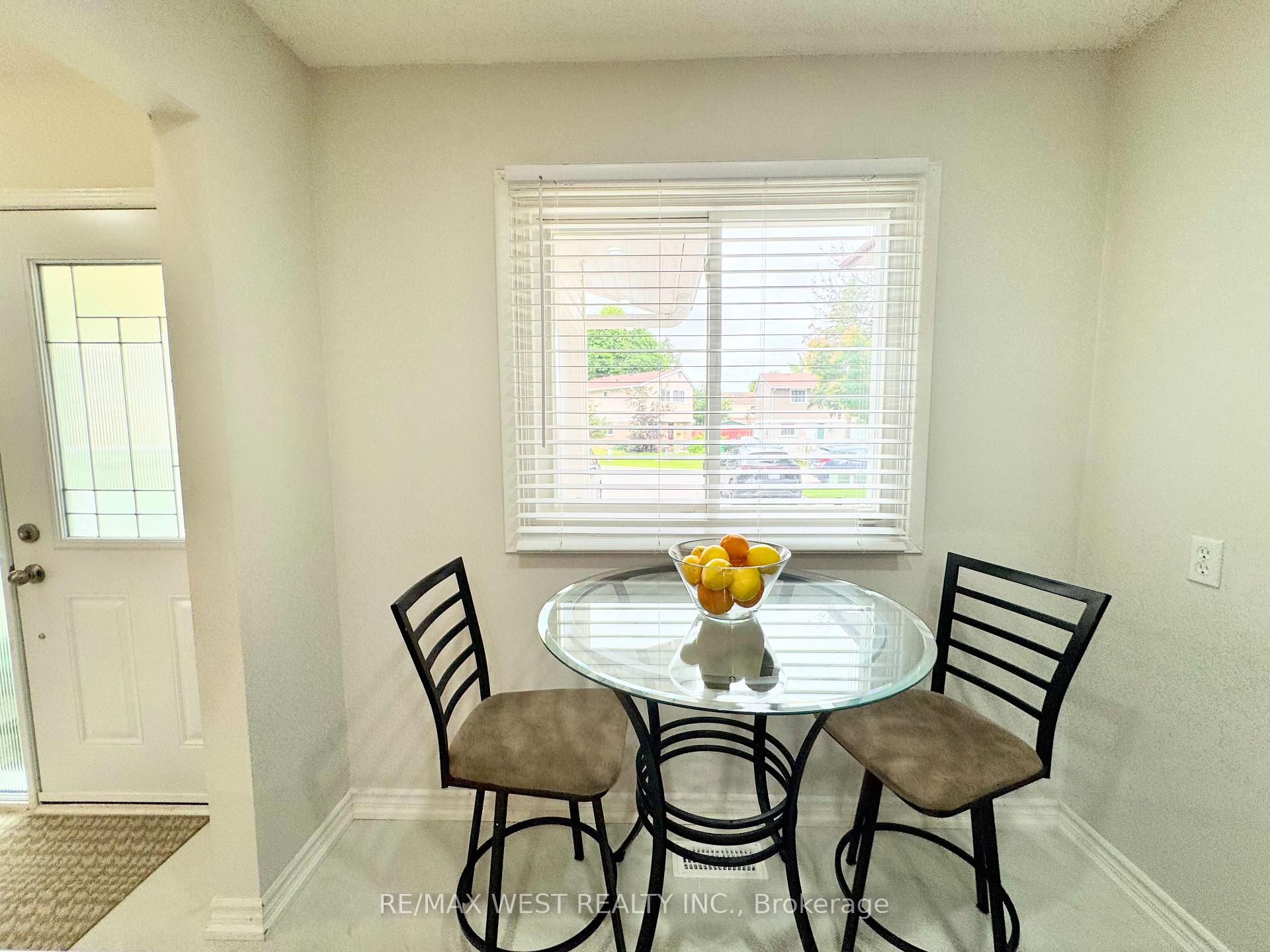 Photo 13 of 10 Hardcastle Court, Brampton, Central Park — HOMEH