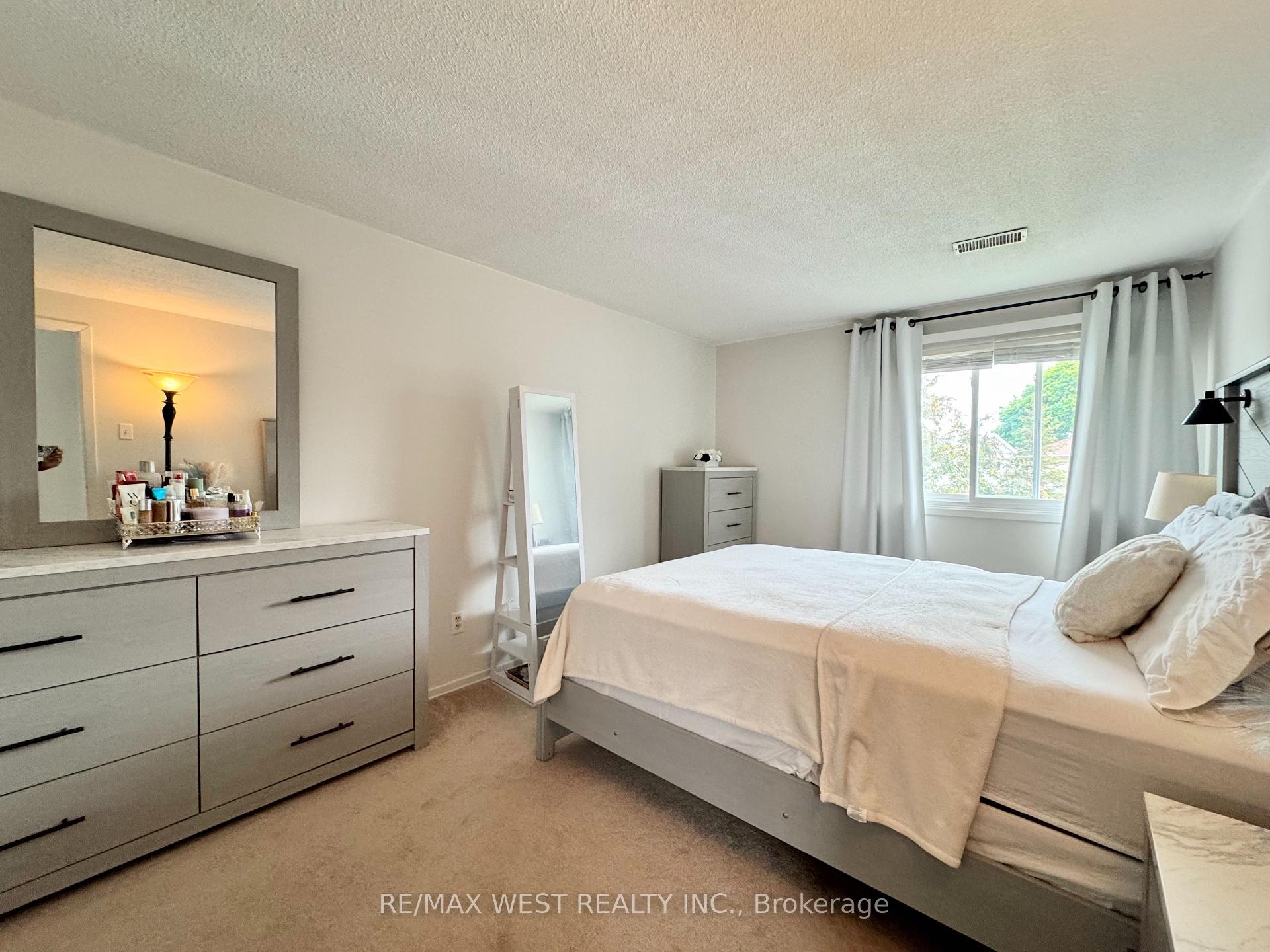 Photo 14 of 10 Hardcastle Court, Brampton, Central Park — HOMEH