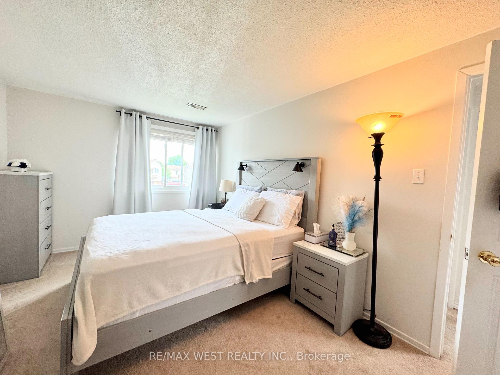Photo 15 of 10 Hardcastle Court, Brampton, Central Park — HOMEH