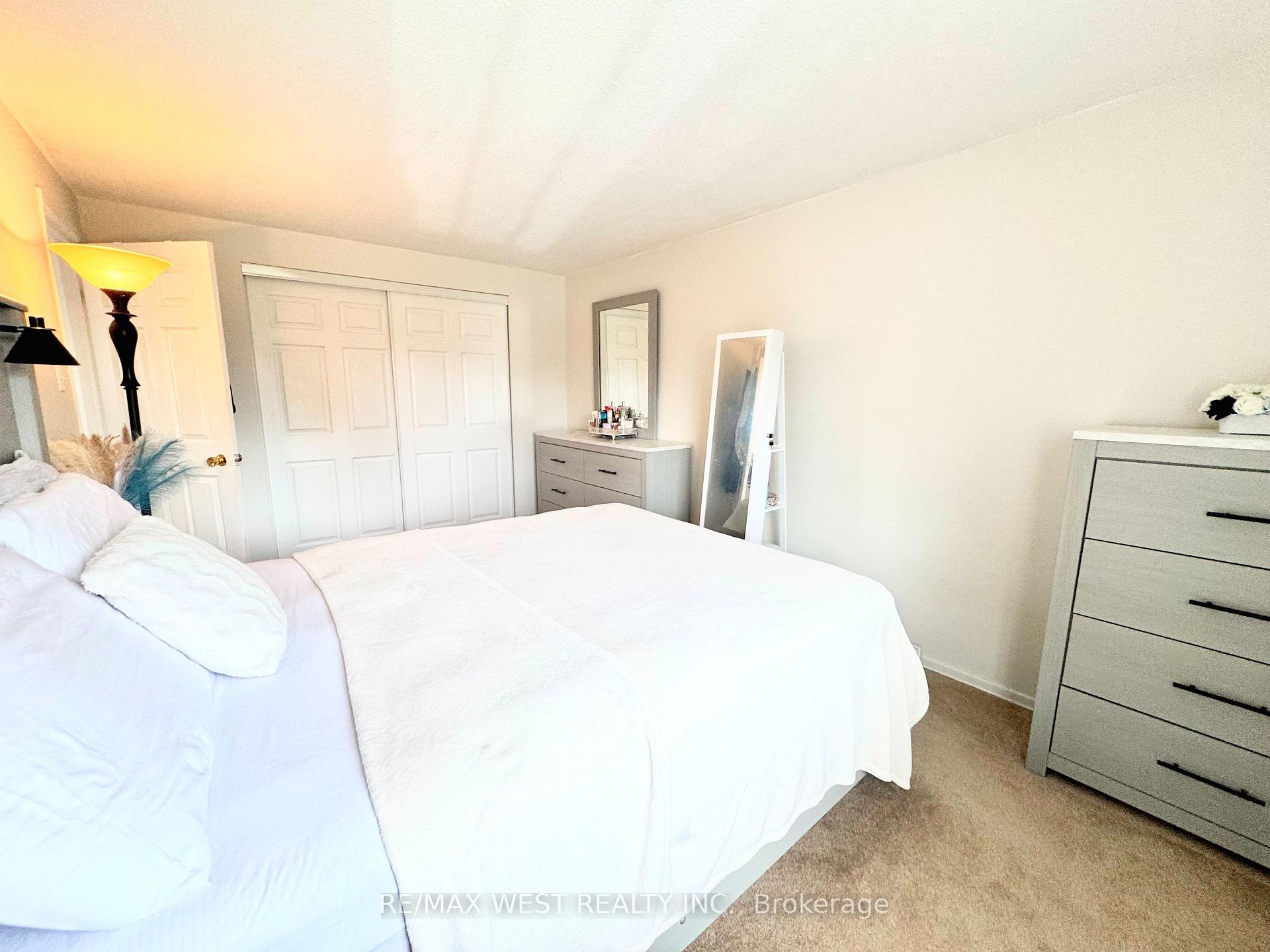 Photo 16 of 10 Hardcastle Court, Brampton, Central Park — HOMEH