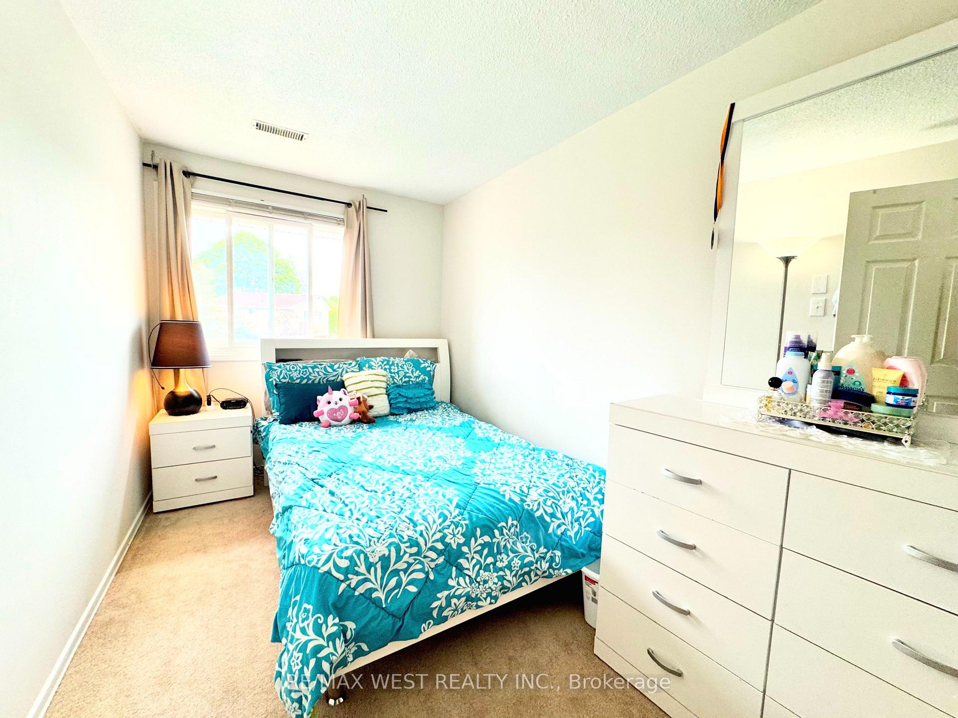 Photo 17 of 10 Hardcastle Court, Brampton, Central Park — HOMEH