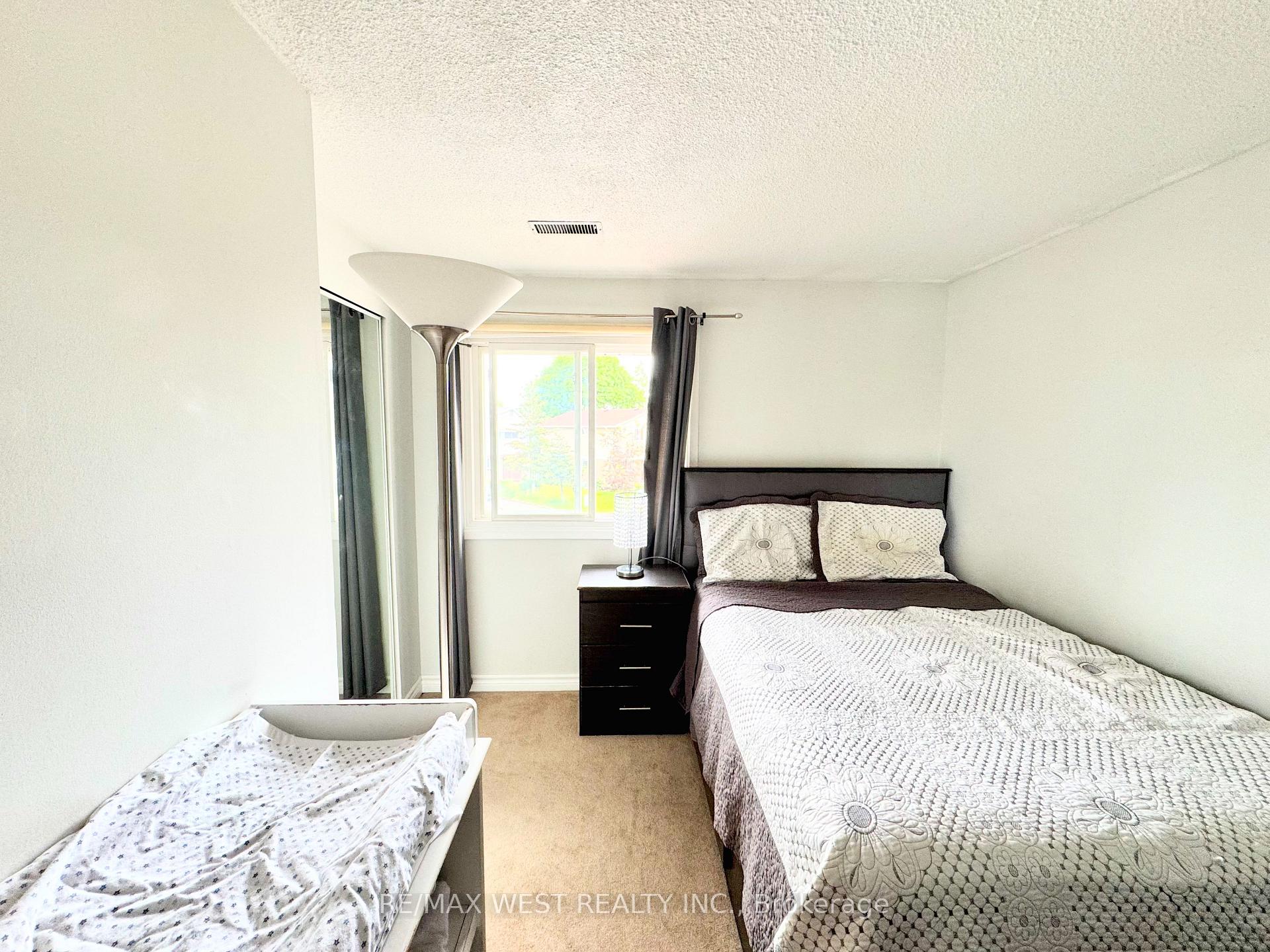 Photo 18 of 10 Hardcastle Court, Brampton, Central Park — HOMEH