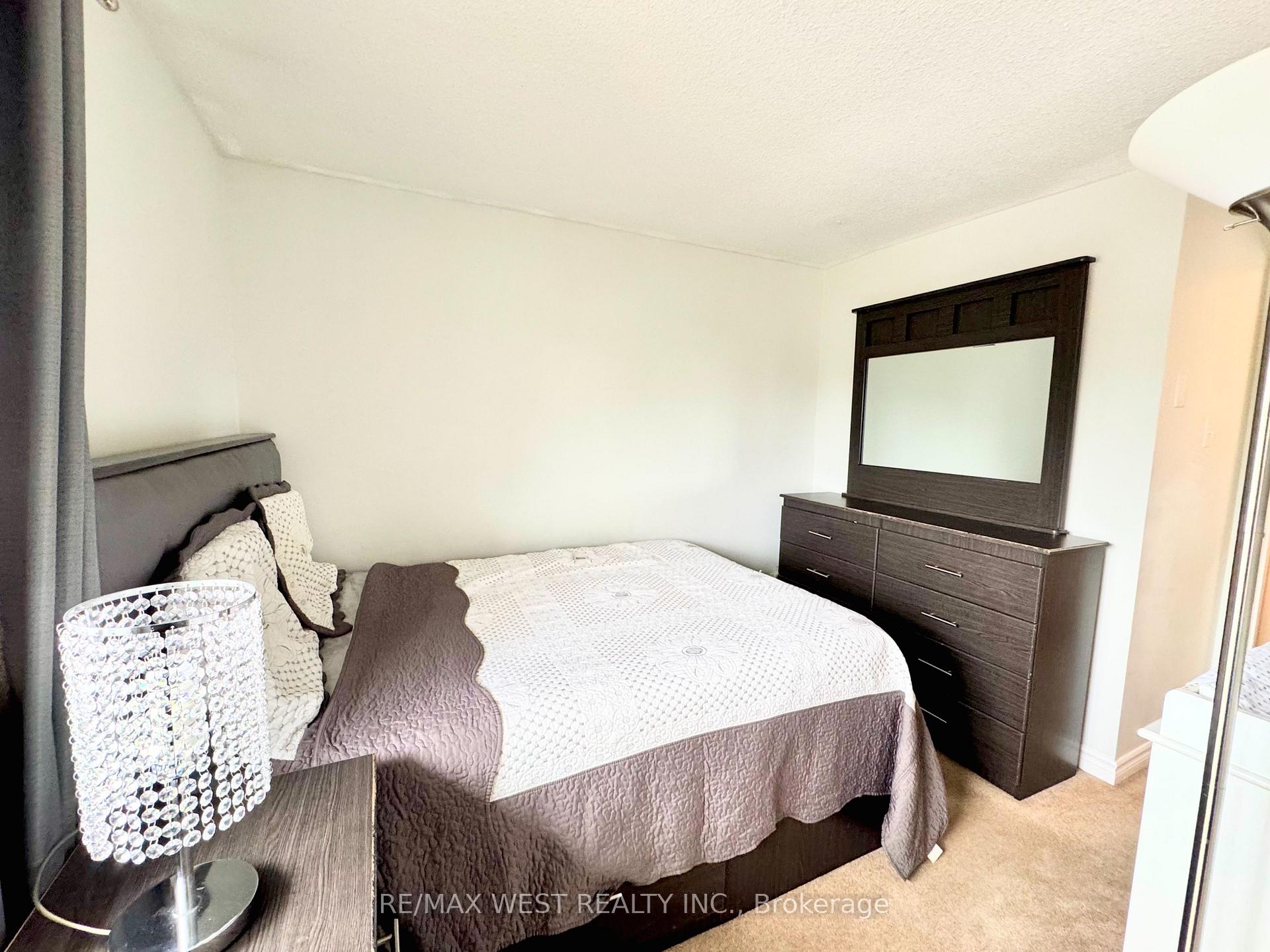 Photo 19 of 10 Hardcastle Court, Brampton, Central Park — HOMEH