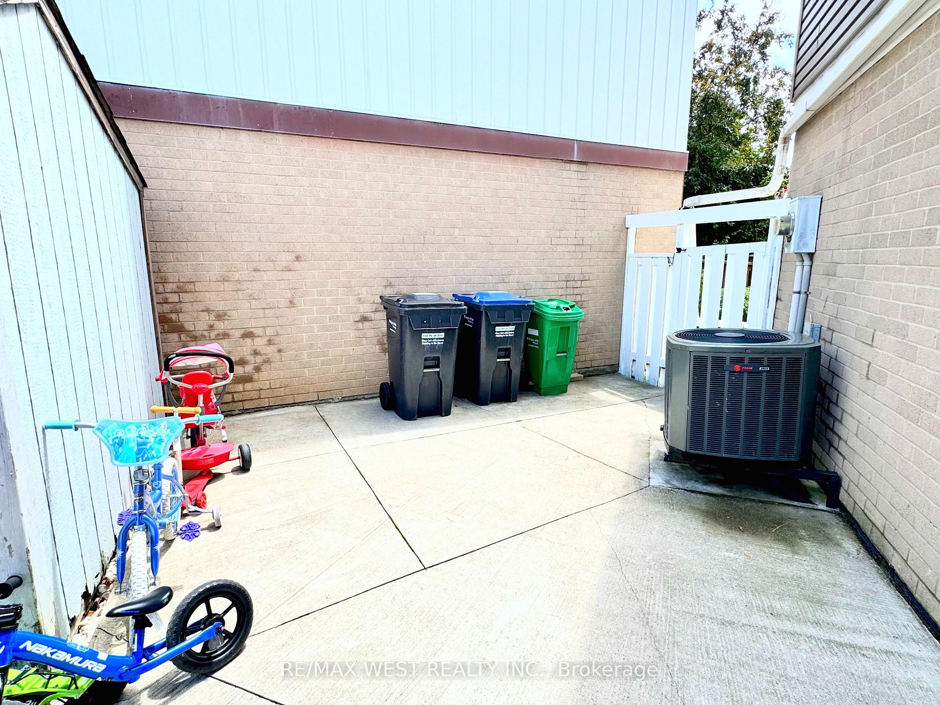 Photo 33 of 10 Hardcastle Court, Brampton, Central Park — HOMEH