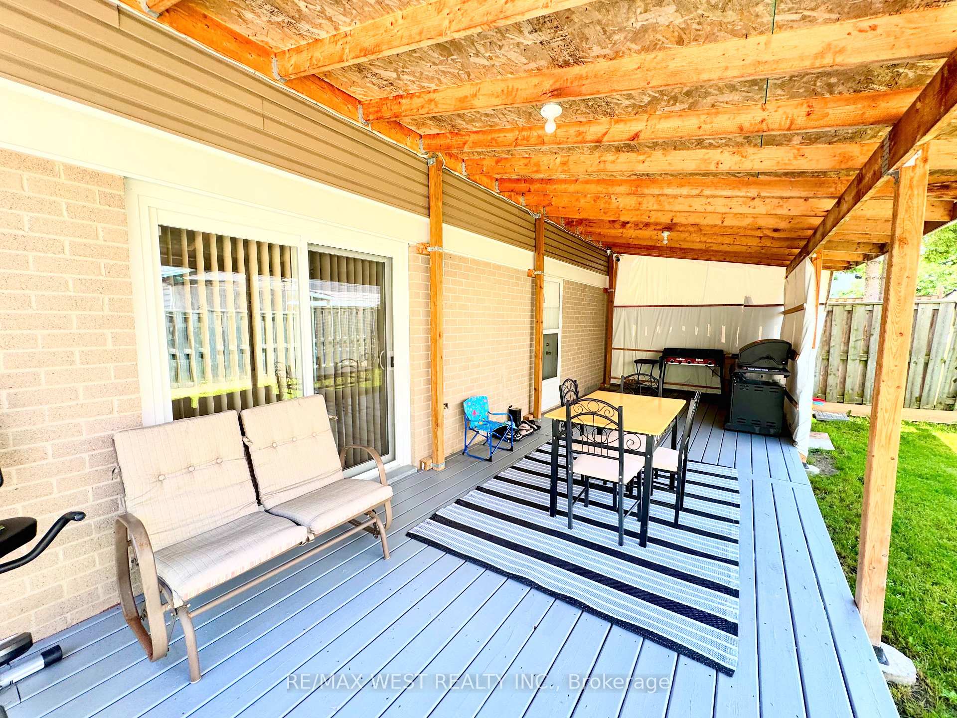 Photo 34 of 10 Hardcastle Court, Brampton, Central Park — HOMEH