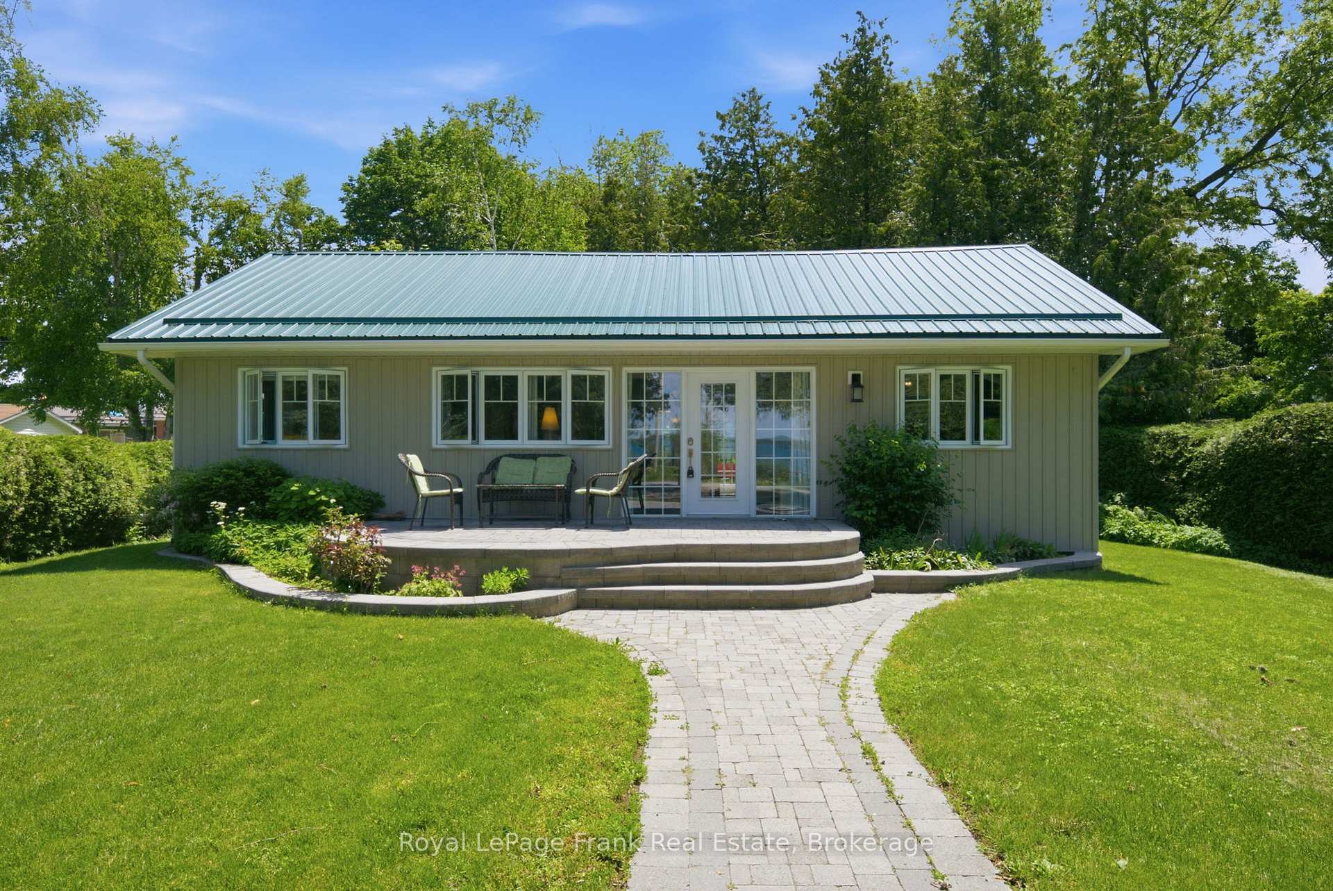 Photo 1 of 15 Lakeshore Road, Brock, Beaverton — HOMEH