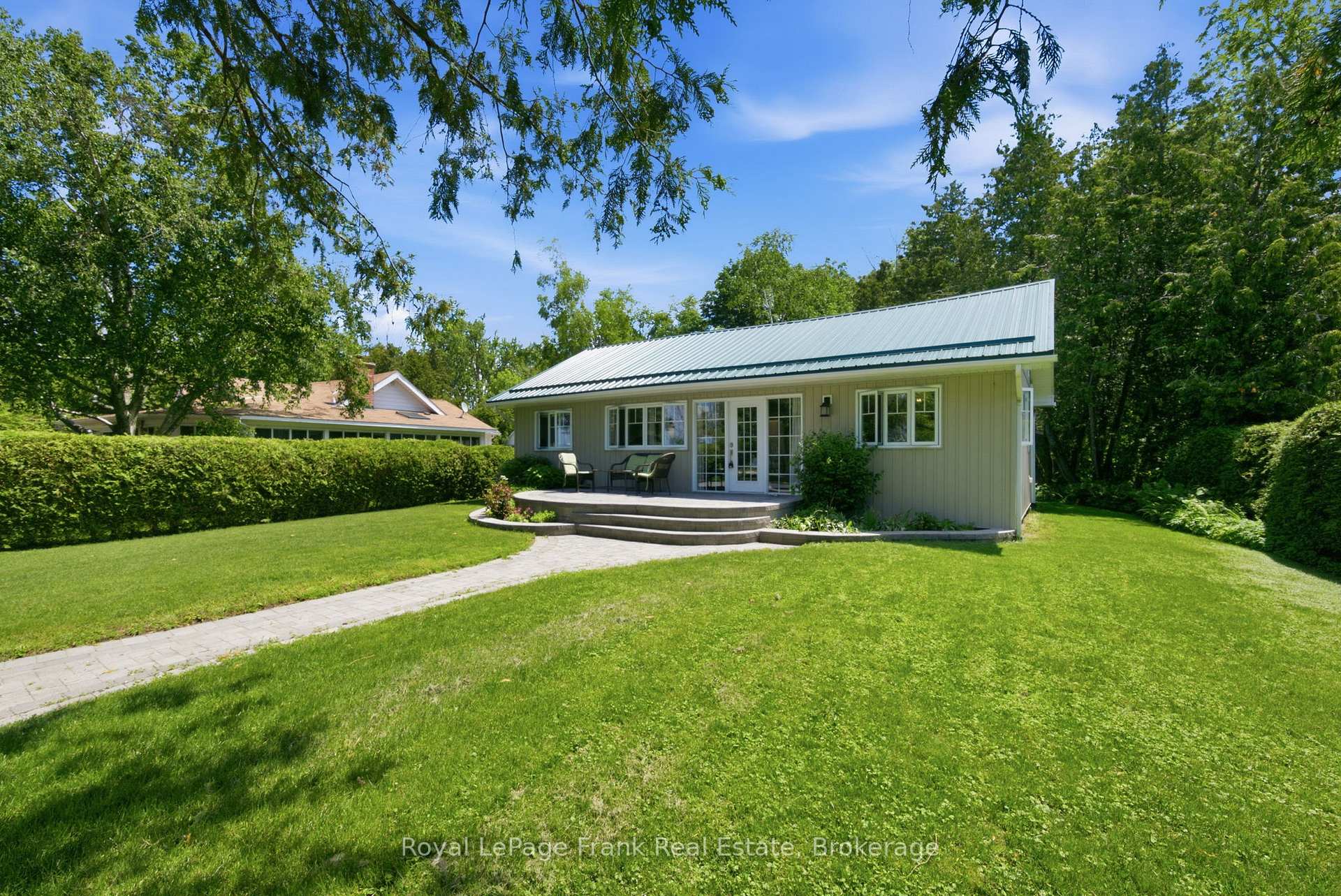 Photo 2 of 15 Lakeshore Road, Brock, Beaverton — HOMEH