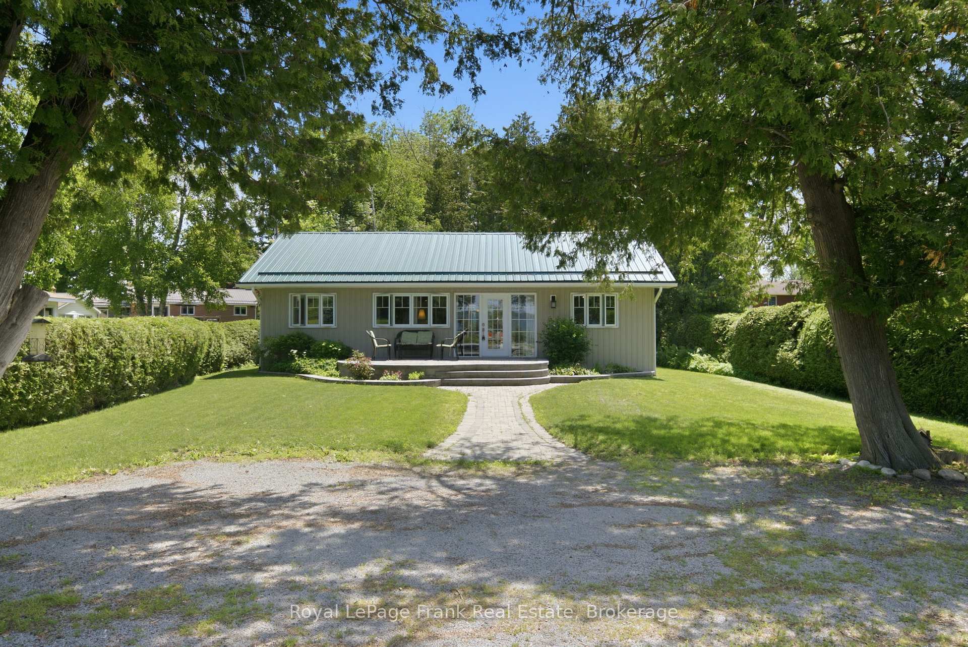 Photo 3 of 15 Lakeshore Road, Brock, Beaverton — HOMEH