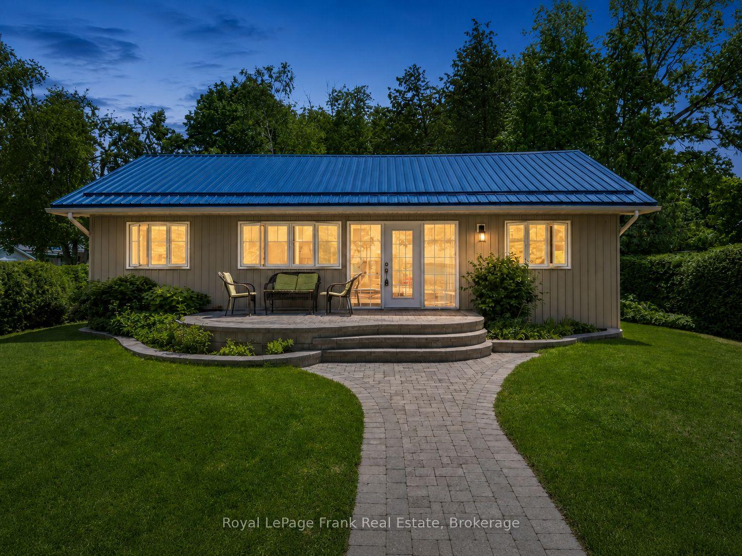 Photo 4 of 15 Lakeshore Road, Brock, Beaverton — HOMEH