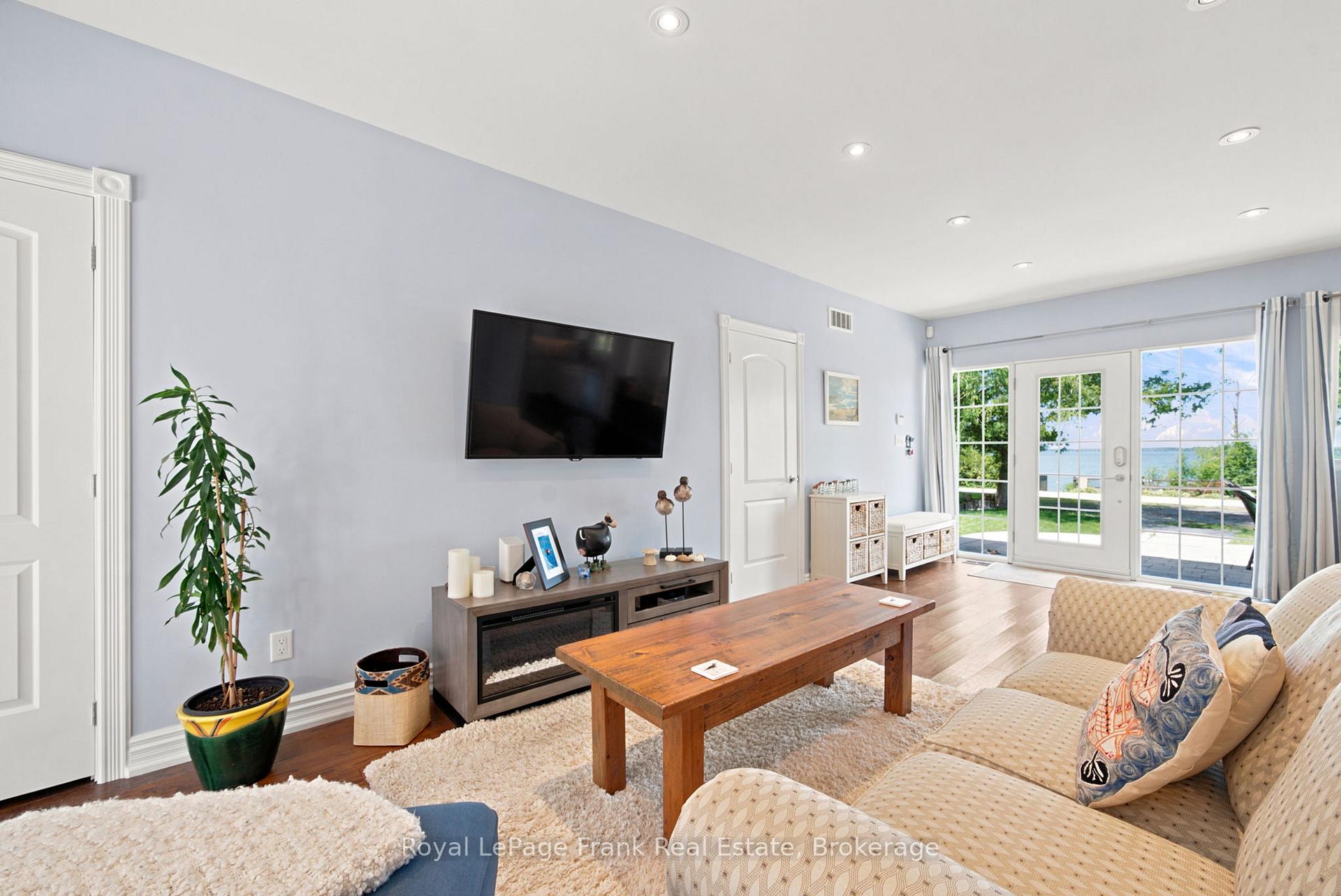 Photo 9 of 15 Lakeshore Road, Brock, Beaverton — HOMEH
