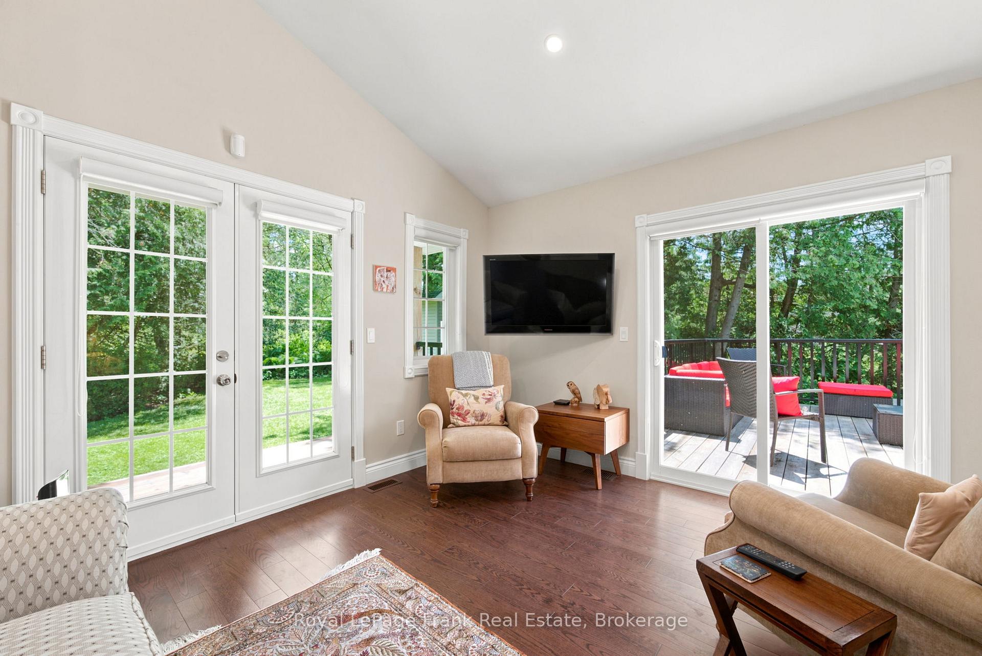 Photo 11 of 15 Lakeshore Road, Brock, Beaverton — HOMEH