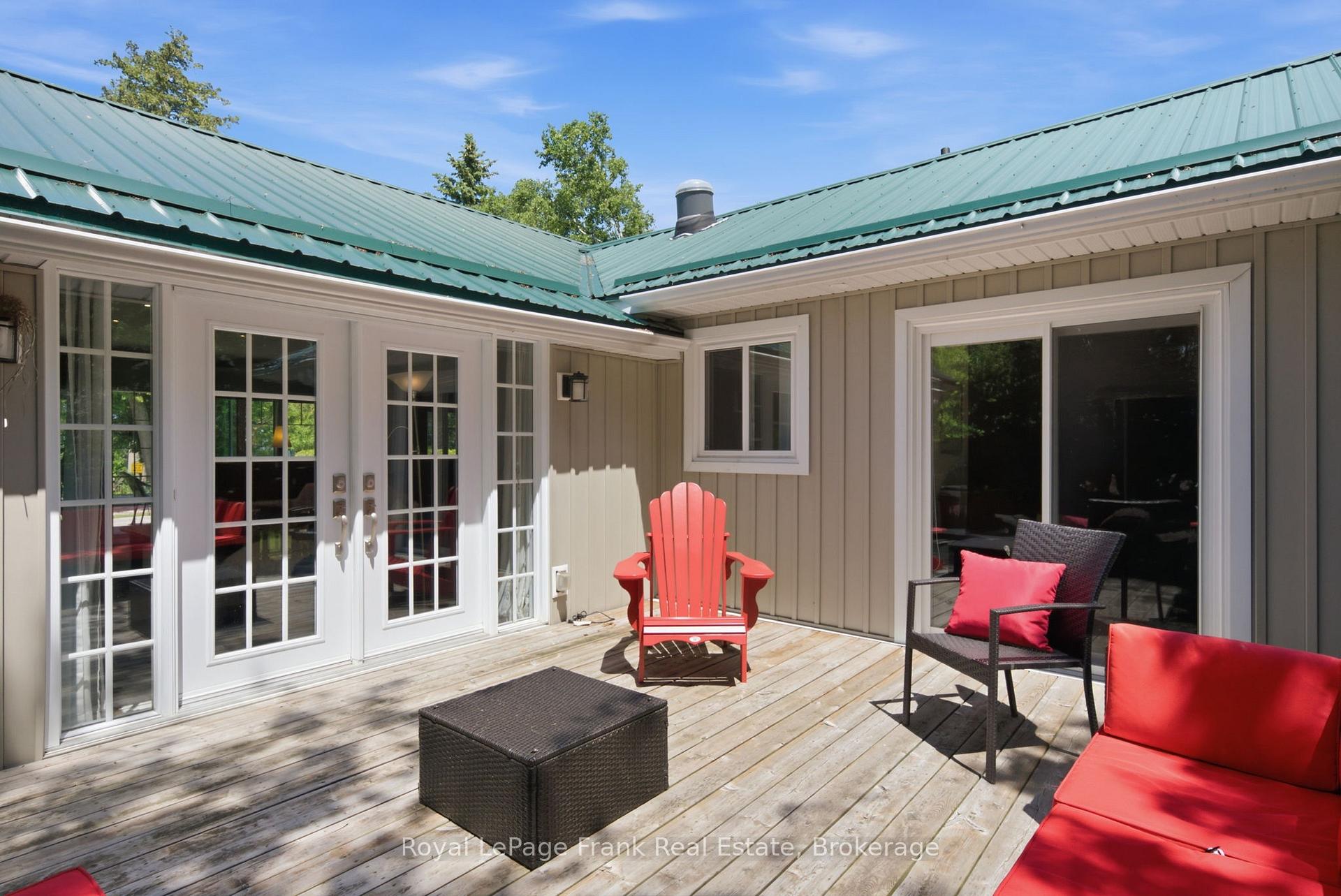 Photo 35 of 15 Lakeshore Road, Brock, Beaverton — HOMEH