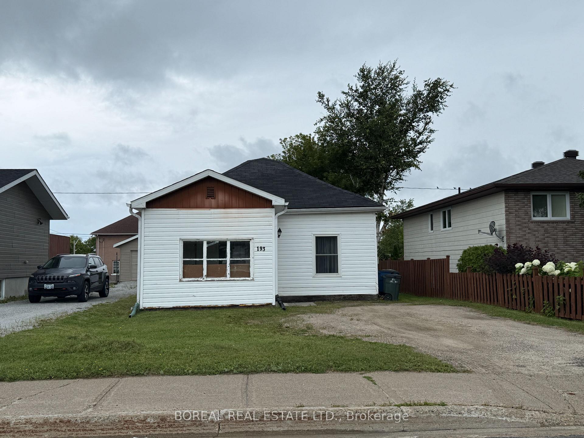 Photo 2 of 193 Twelfth Avenue, Cochrane — HOMEH
