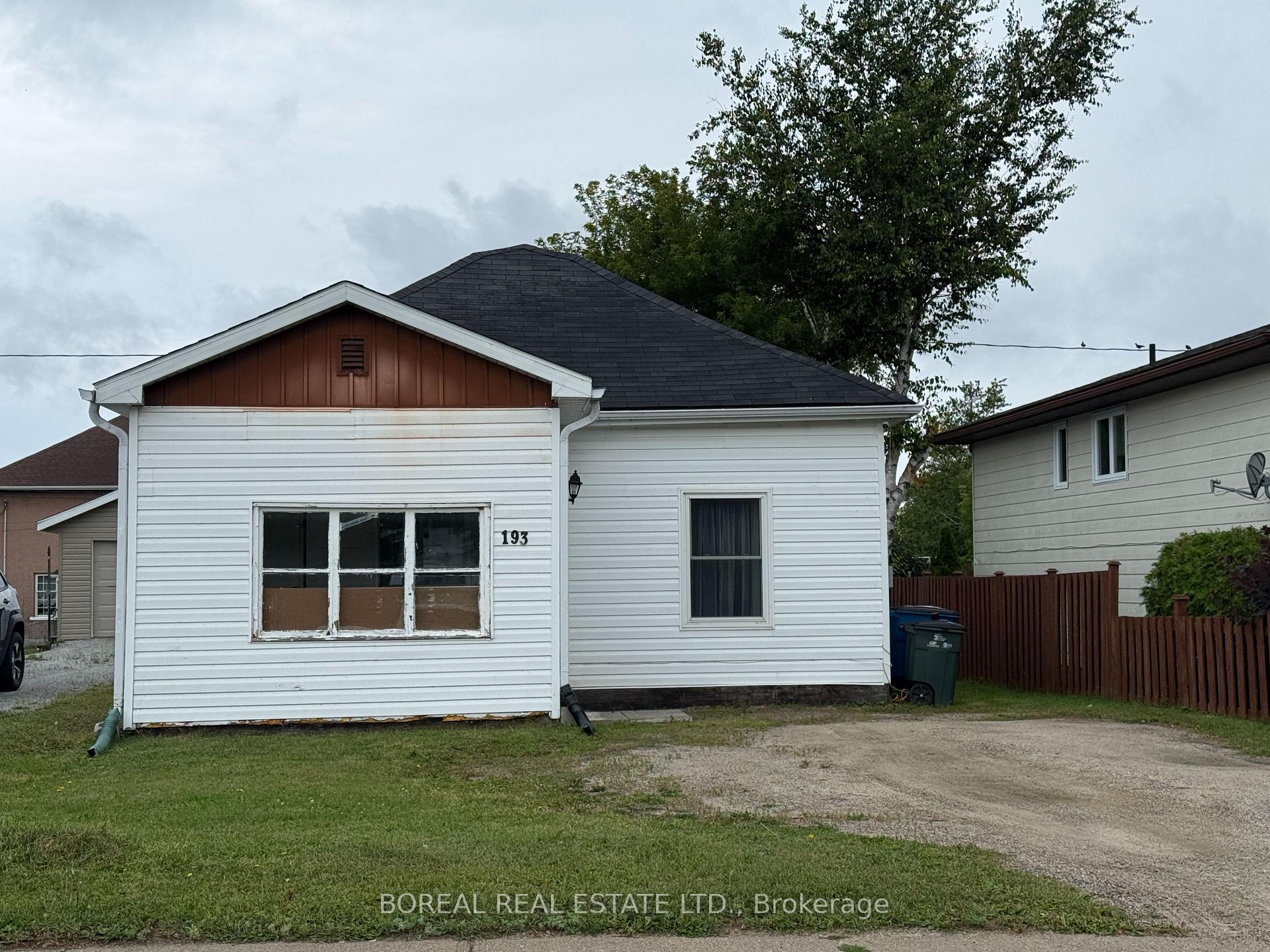 Photo 3 of 193 Twelfth Avenue, Cochrane — HOMEH