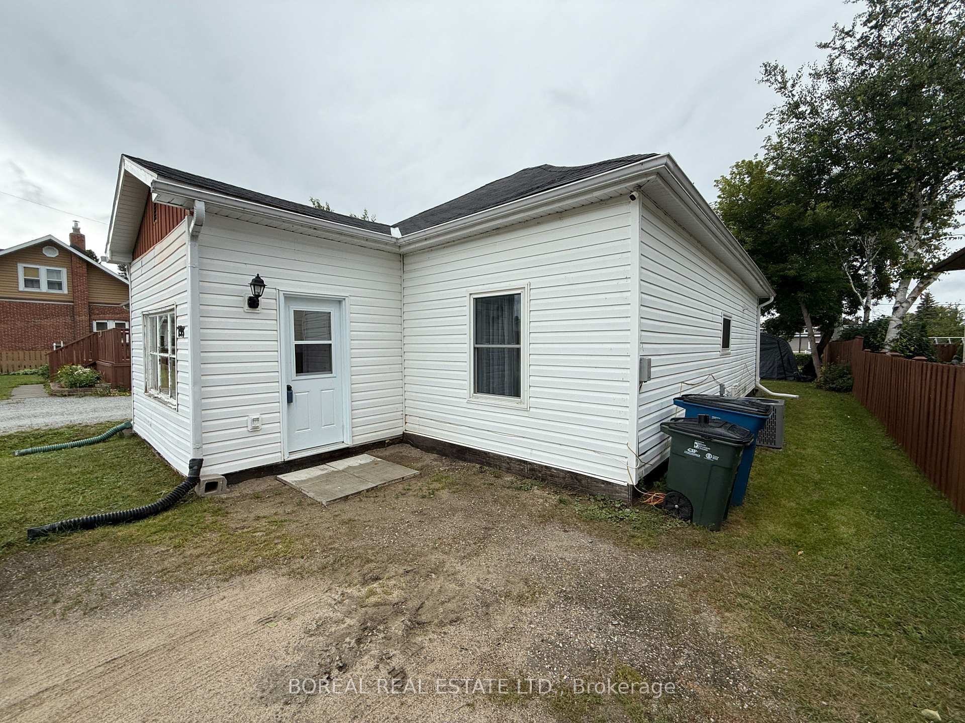 Photo 7 of 193 Twelfth Avenue, Cochrane — HOMEH