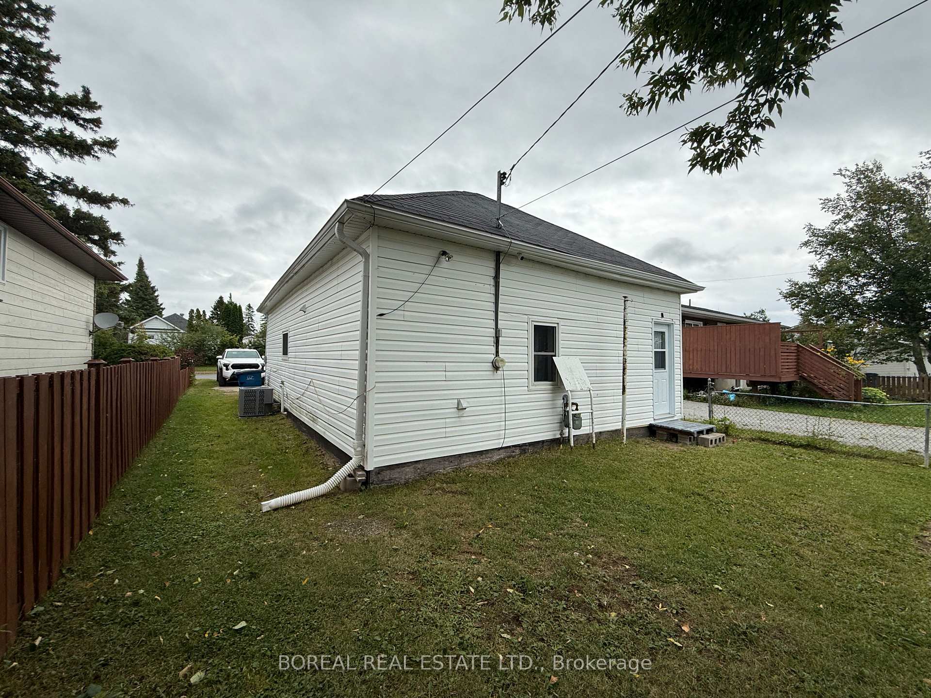 Photo 9 of 193 Twelfth Avenue, Cochrane — HOMEH