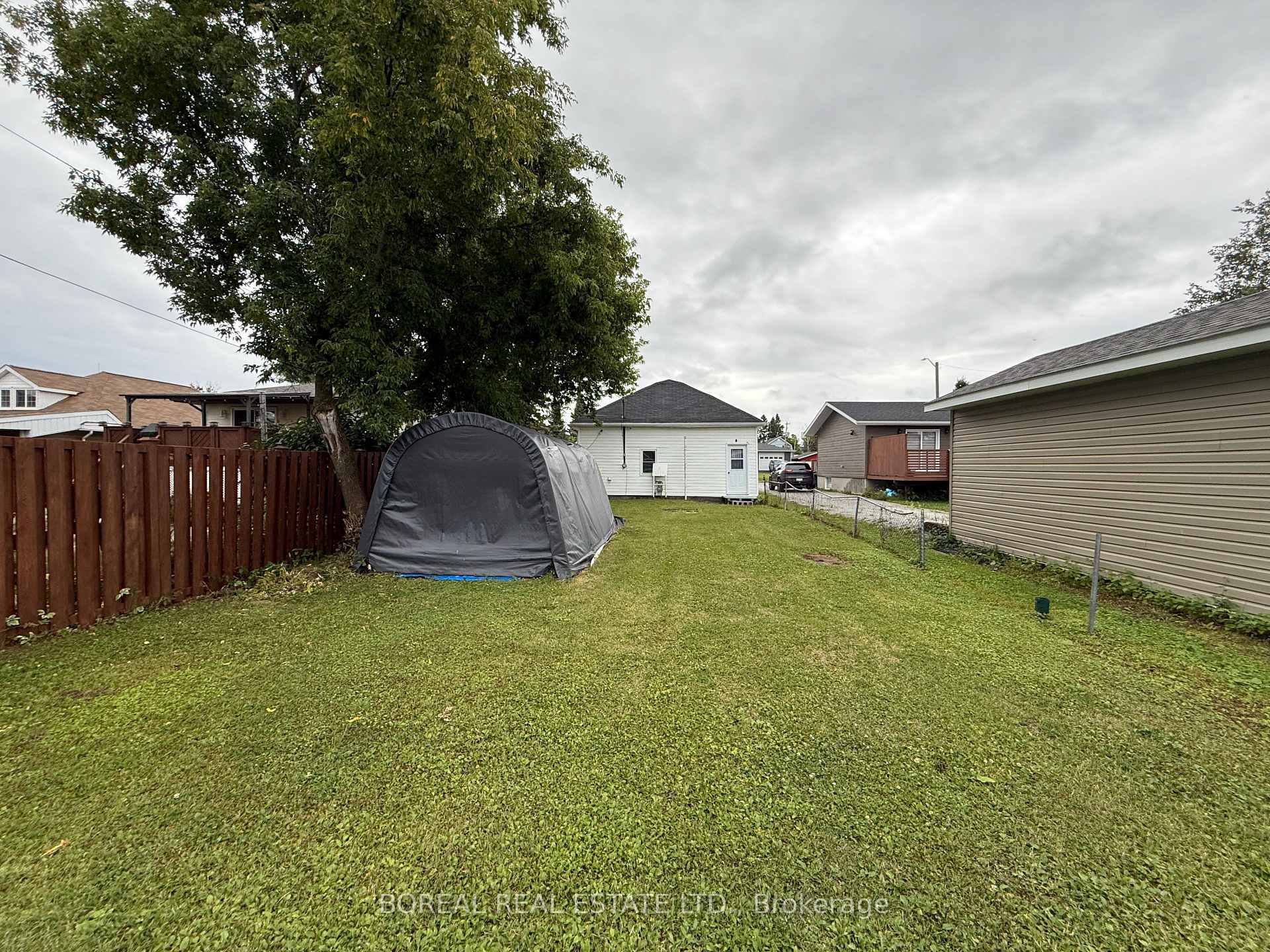 Photo 15 of 193 Twelfth Avenue, Cochrane — HOMEH