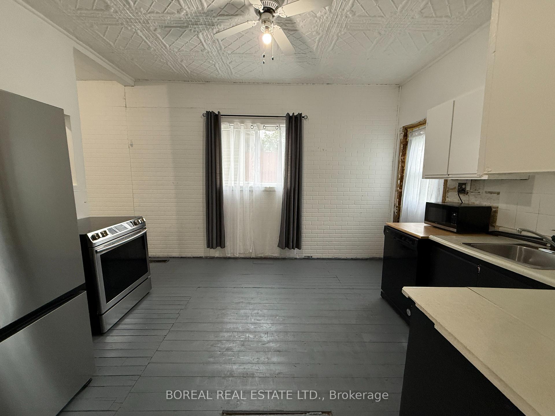 Photo 26 of 193 Twelfth Avenue, Cochrane — HOMEH