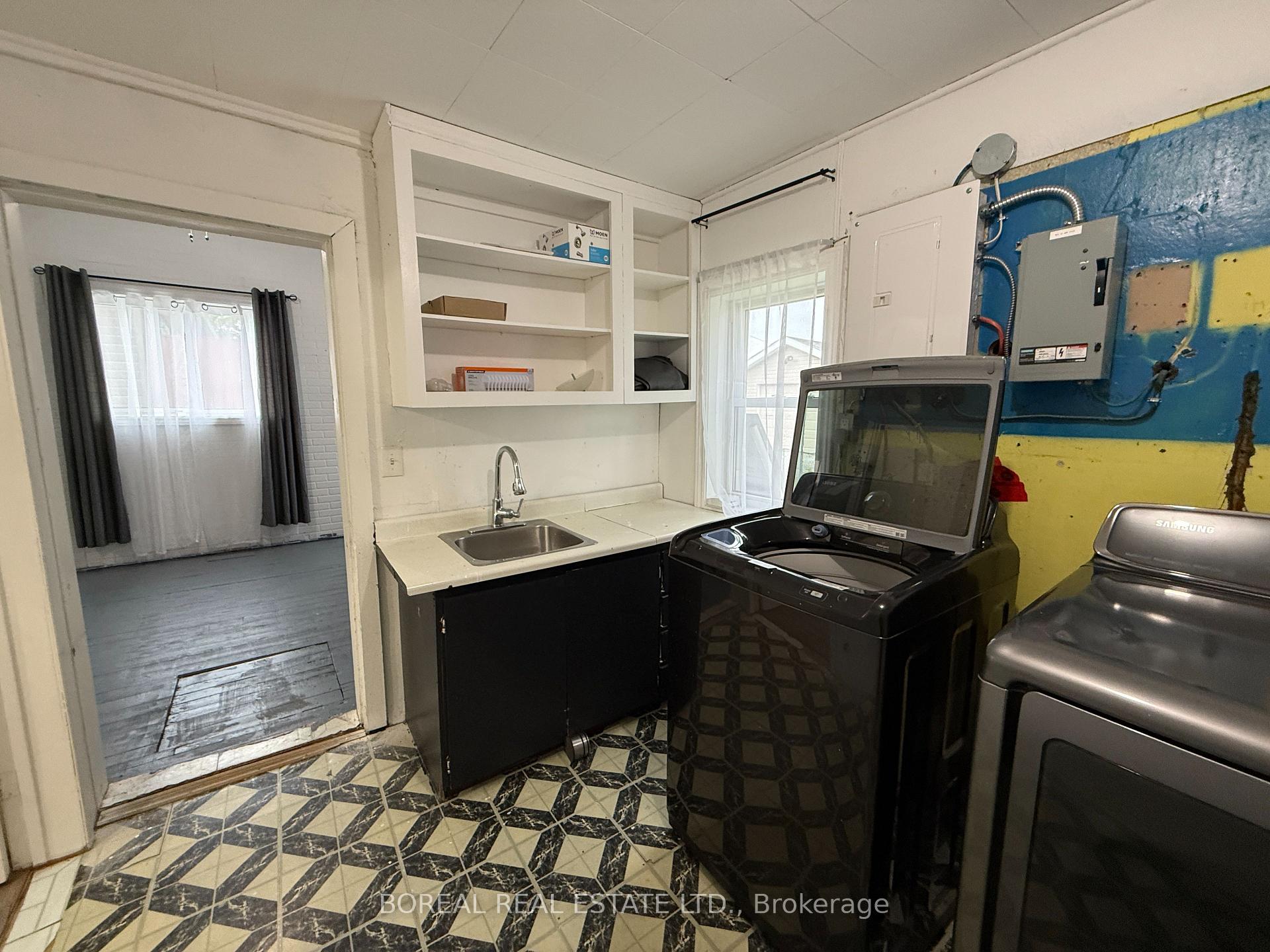 Photo 31 of 193 Twelfth Avenue, Cochrane — HOMEH