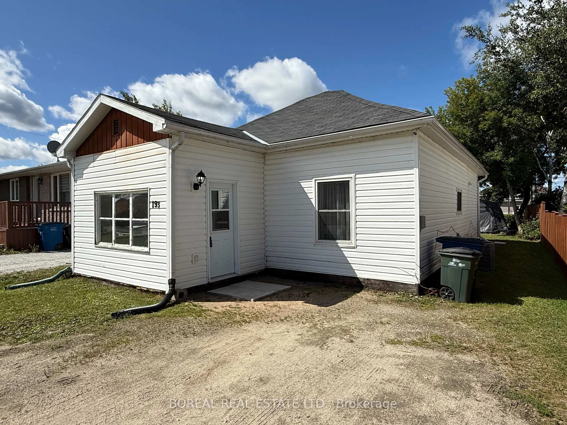 Photo 4 of 193 Twelfth Avenue, Cochrane — HOMEH