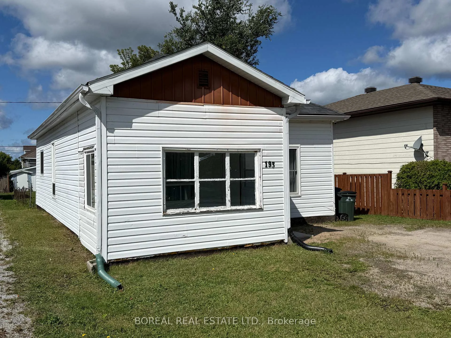 Photo 8 of 193 Twelfth Avenue, Cochrane — HOMEH