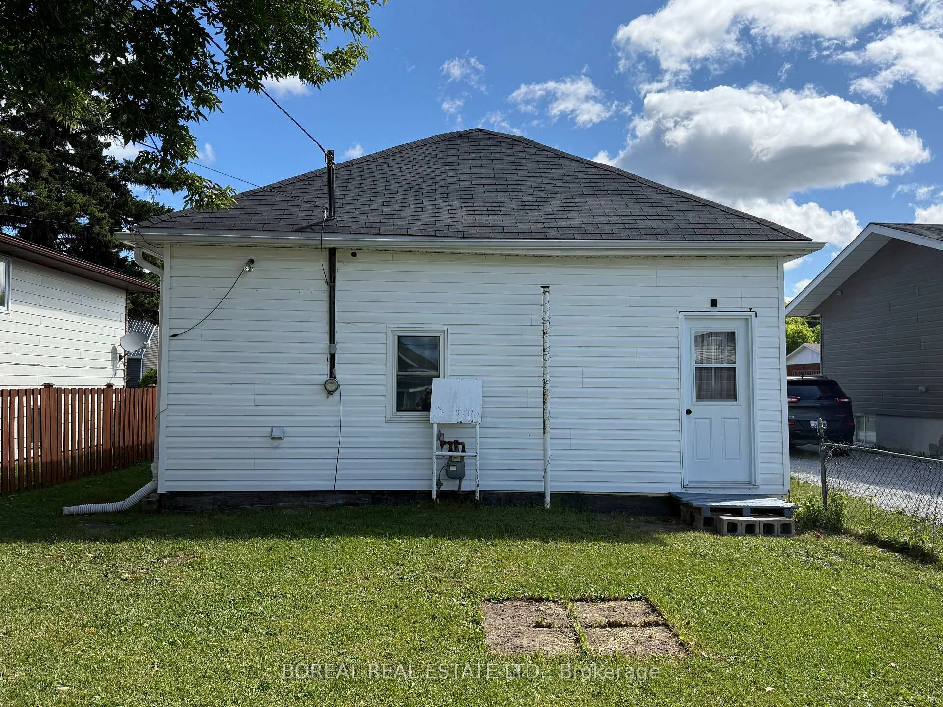 Photo 12 of 193 Twelfth Avenue, Cochrane — HOMEH