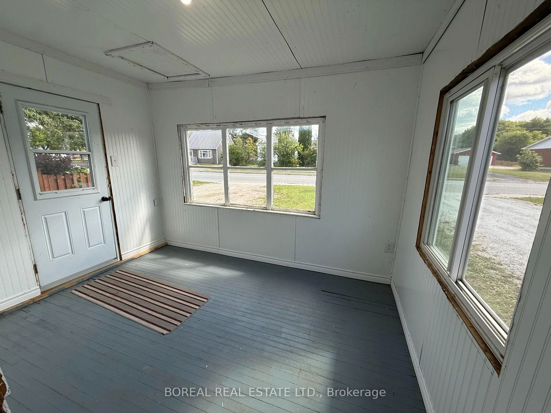 Photo 18 of 193 Twelfth Avenue, Cochrane — HOMEH