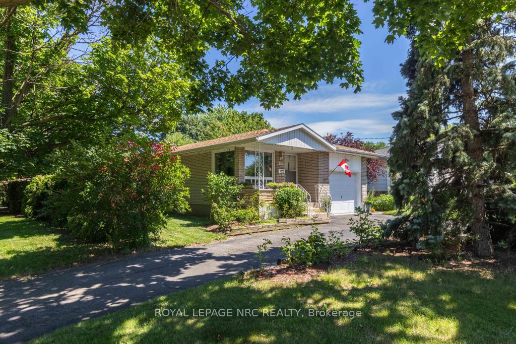 Photo 2 of 542 Lake Street, St. Catharines, Lakeport — HOMEH