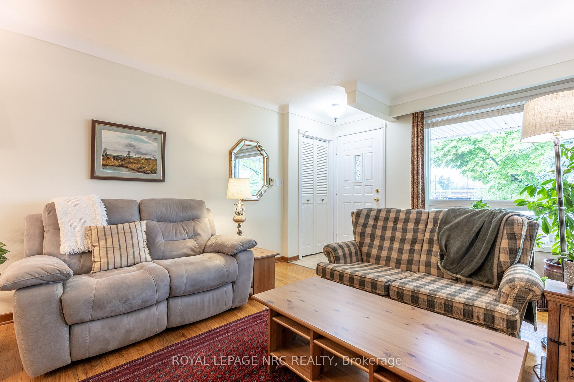 Photo 6 of 542 Lake Street, St. Catharines, Lakeport — HOMEH