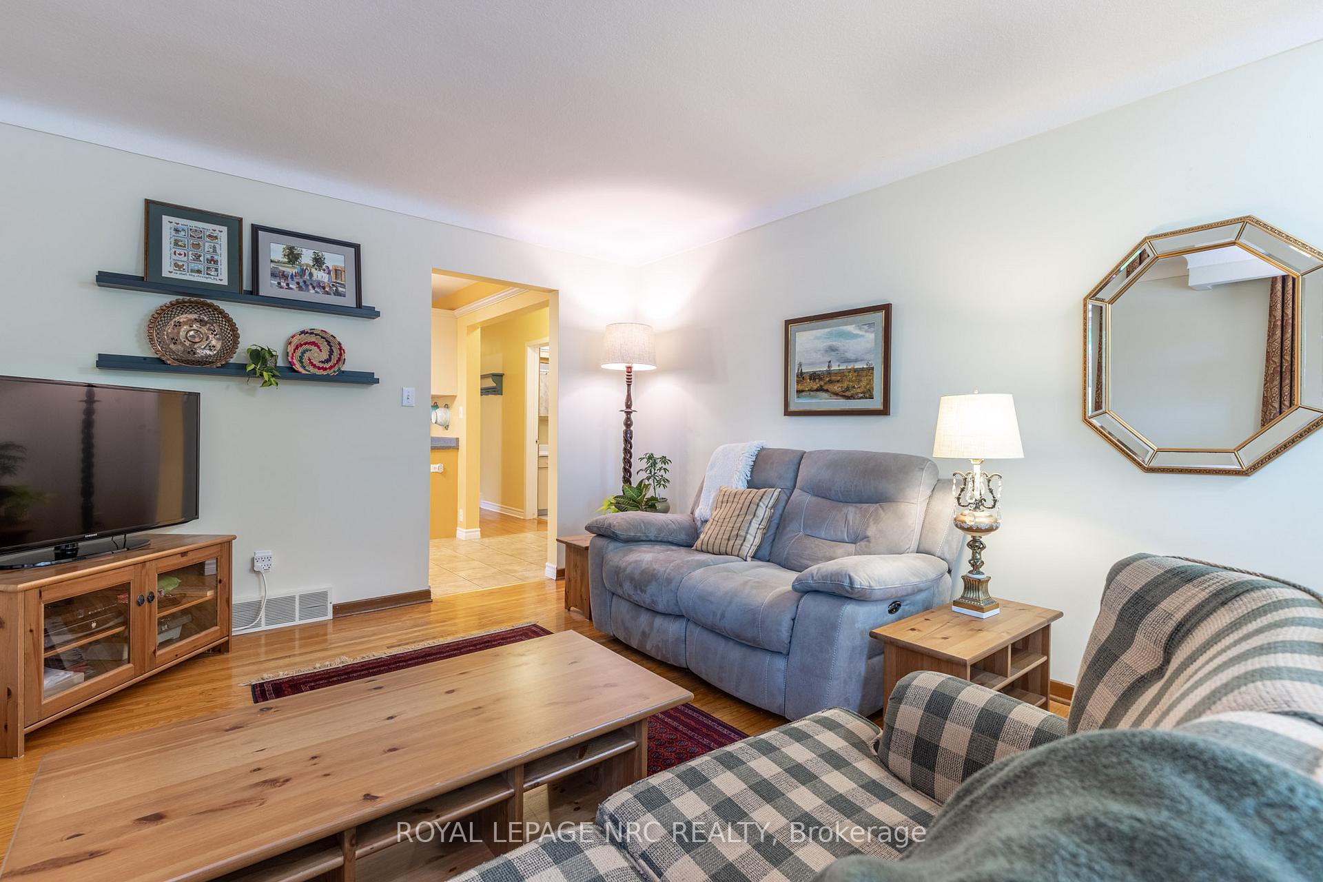 Photo 7 of 542 Lake Street, St. Catharines, Lakeport — HOMEH