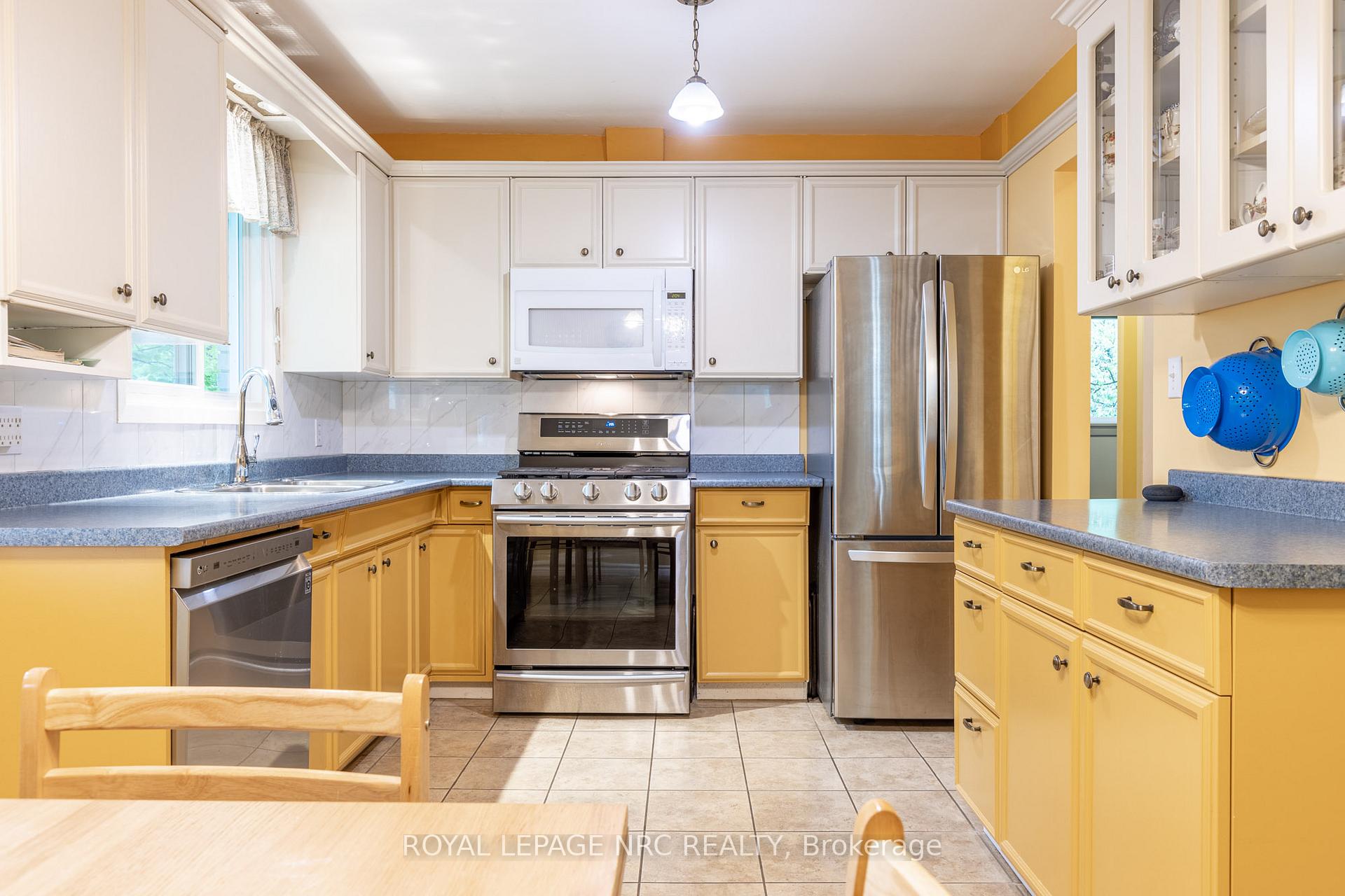 Photo 9 of 542 Lake Street, St. Catharines, Lakeport — HOMEH