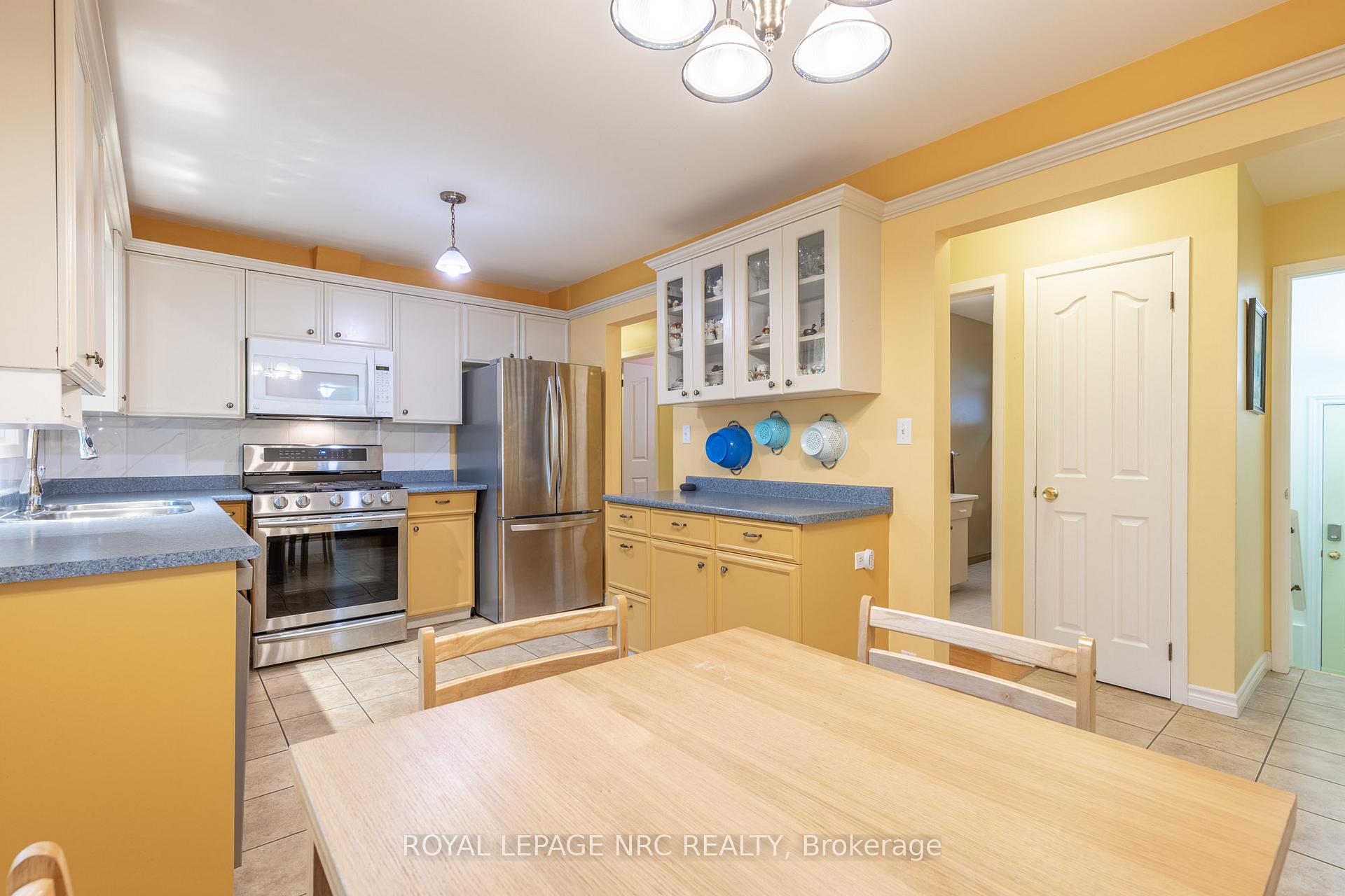 Photo 11 of 542 Lake Street, St. Catharines, Lakeport — HOMEH