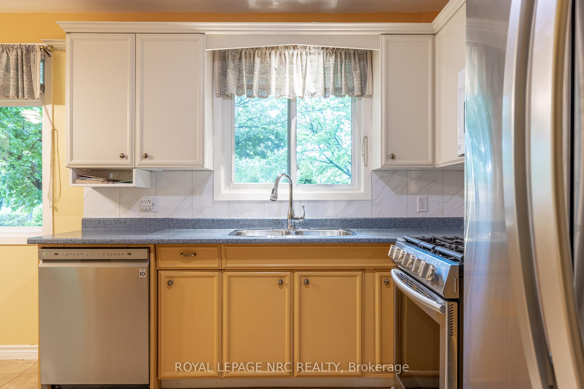 Photo 12 of 542 Lake Street, St. Catharines, Lakeport — HOMEH