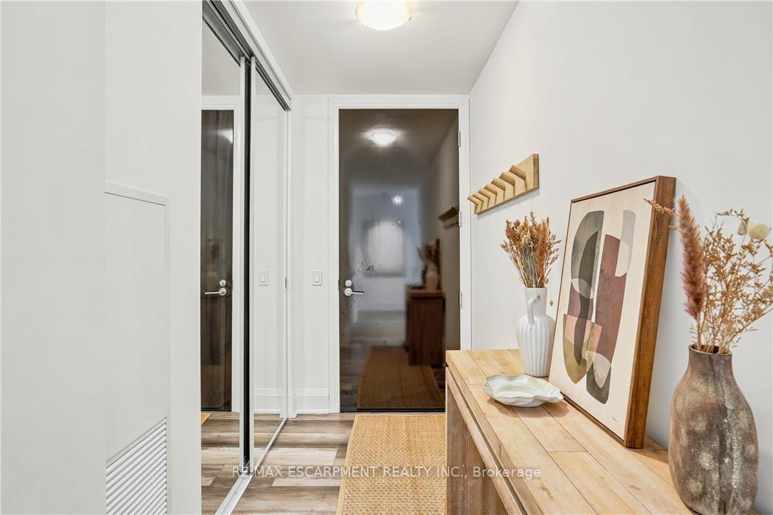 Photo 10 of Unit 2004, 2007 James Street, Burlington, Brant — HOMEH